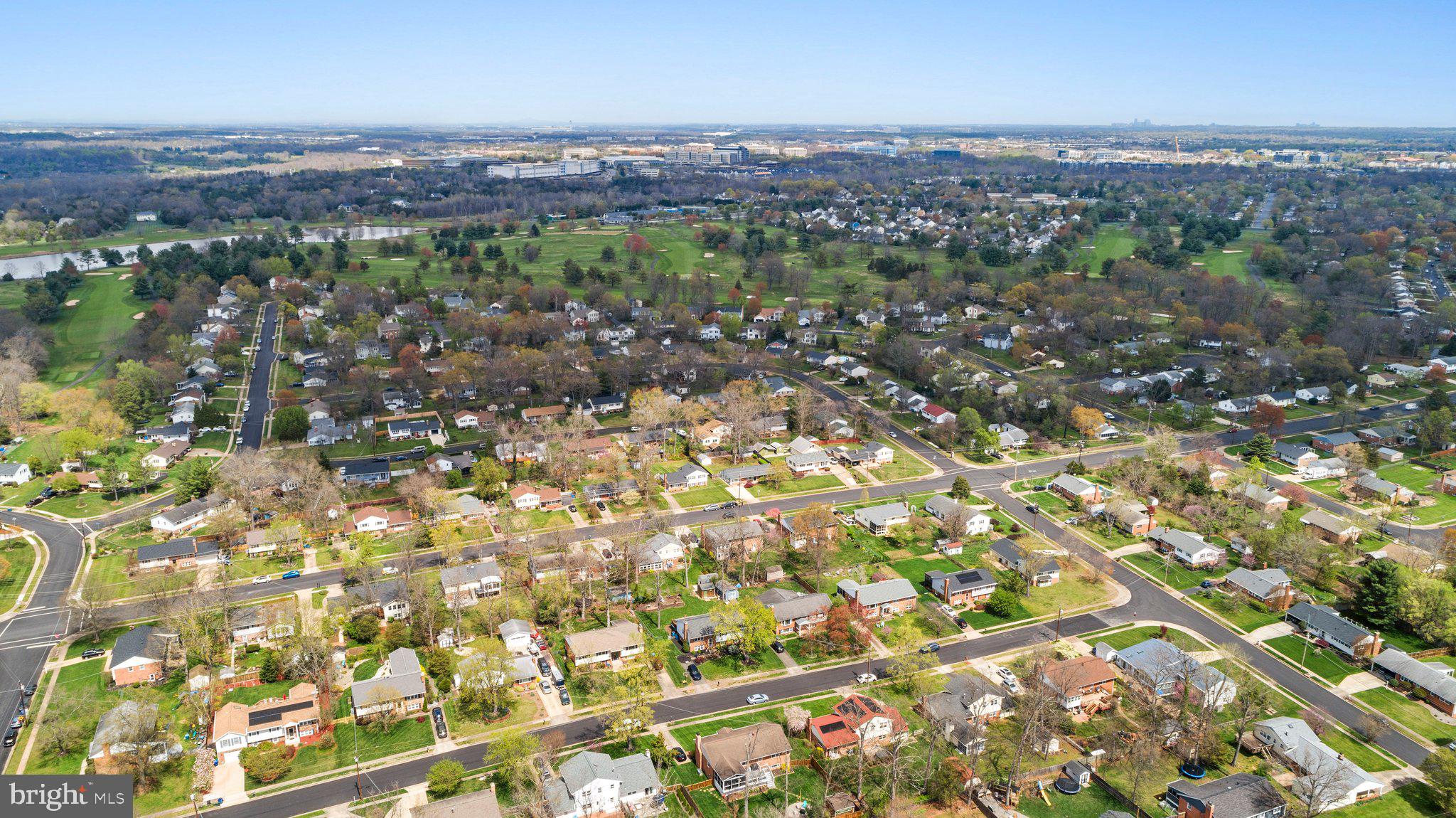 COUNTRY CLUB MANOR - Residential