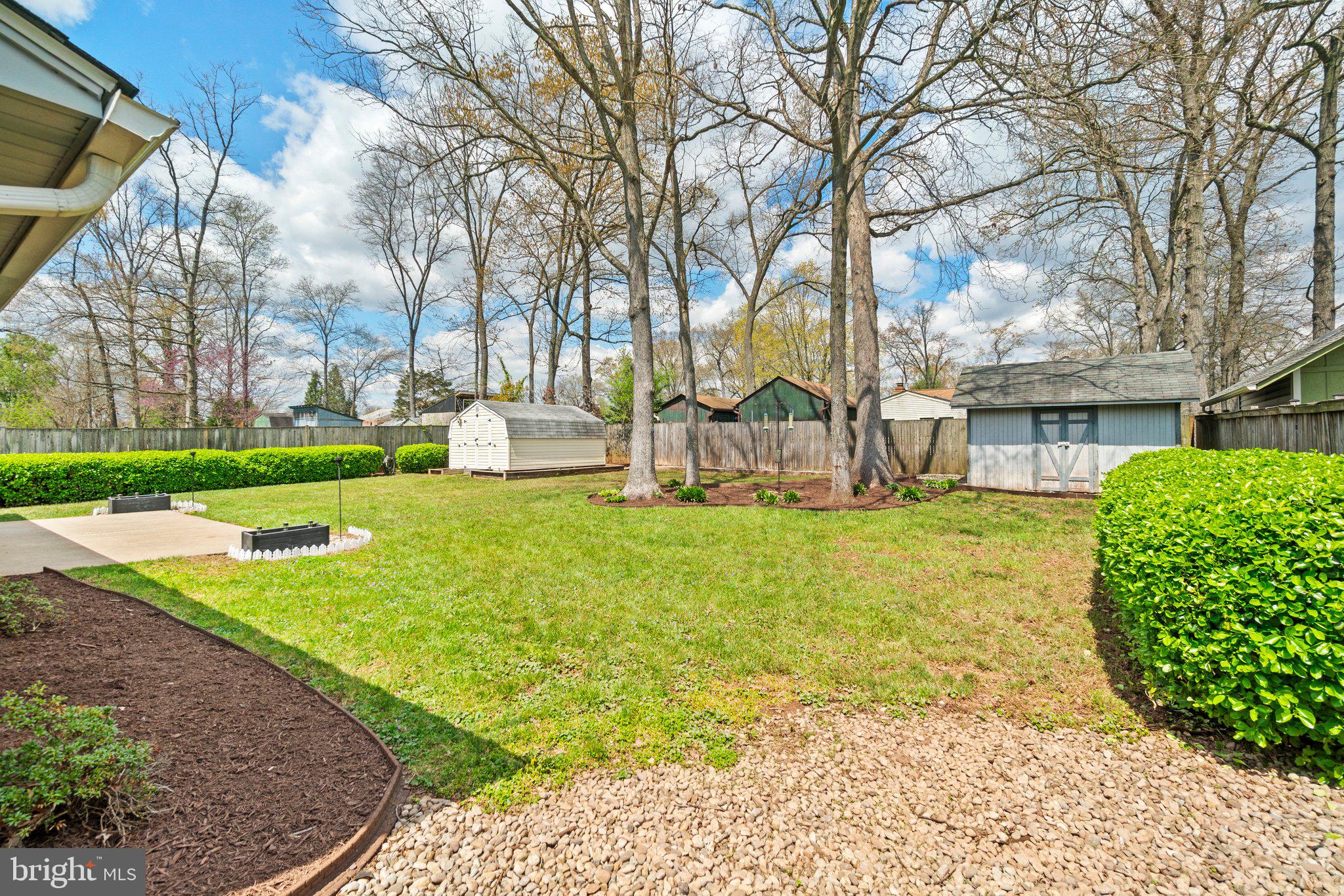 COUNTRY CLUB MANOR - Residential