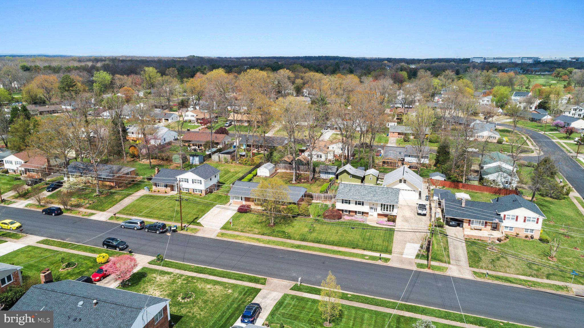 COUNTRY CLUB MANOR - Residential