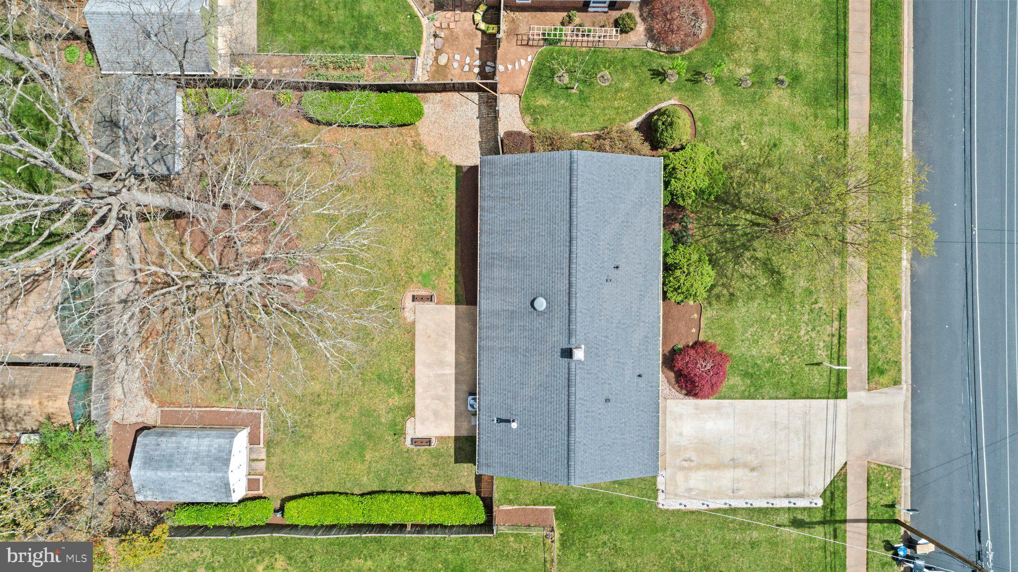 COUNTRY CLUB MANOR - Residential