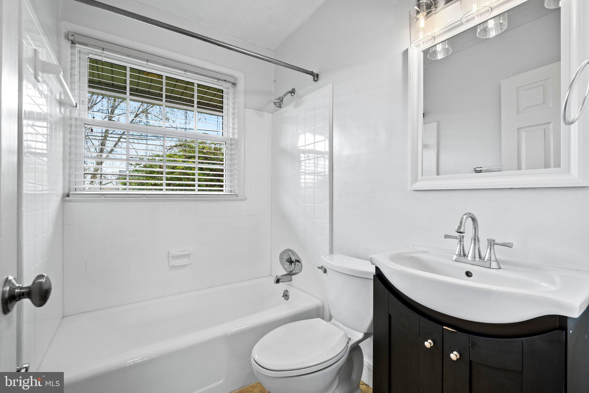 COUNTRY CLUB MANOR - Residential