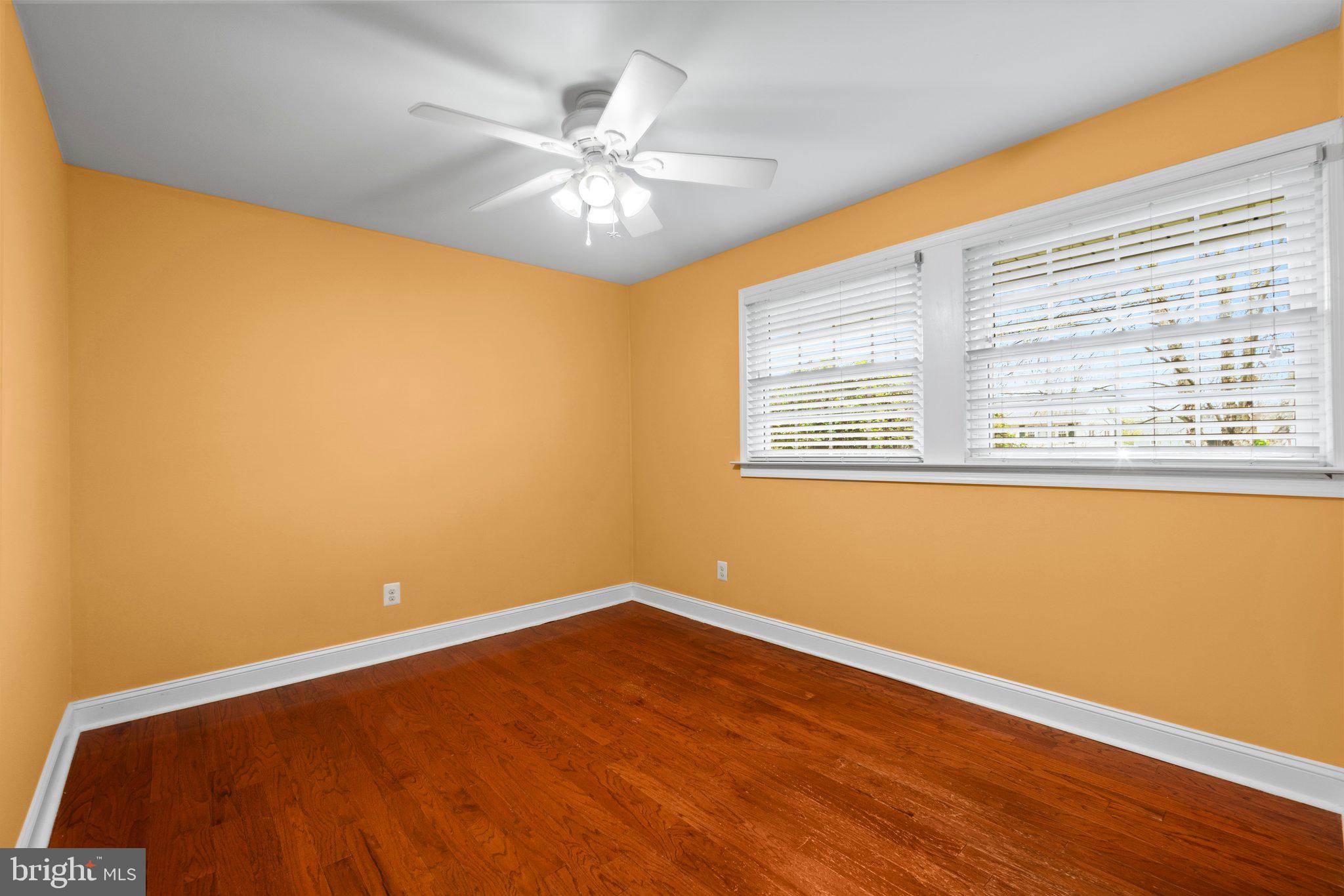 COUNTRY CLUB MANOR - Residential