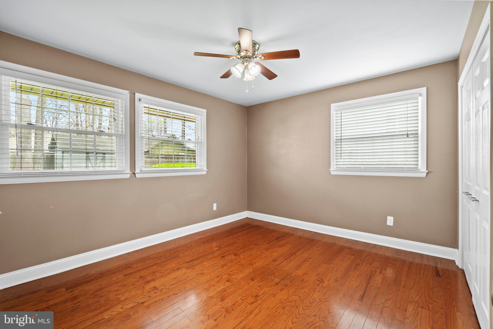 COUNTRY CLUB MANOR - Residential