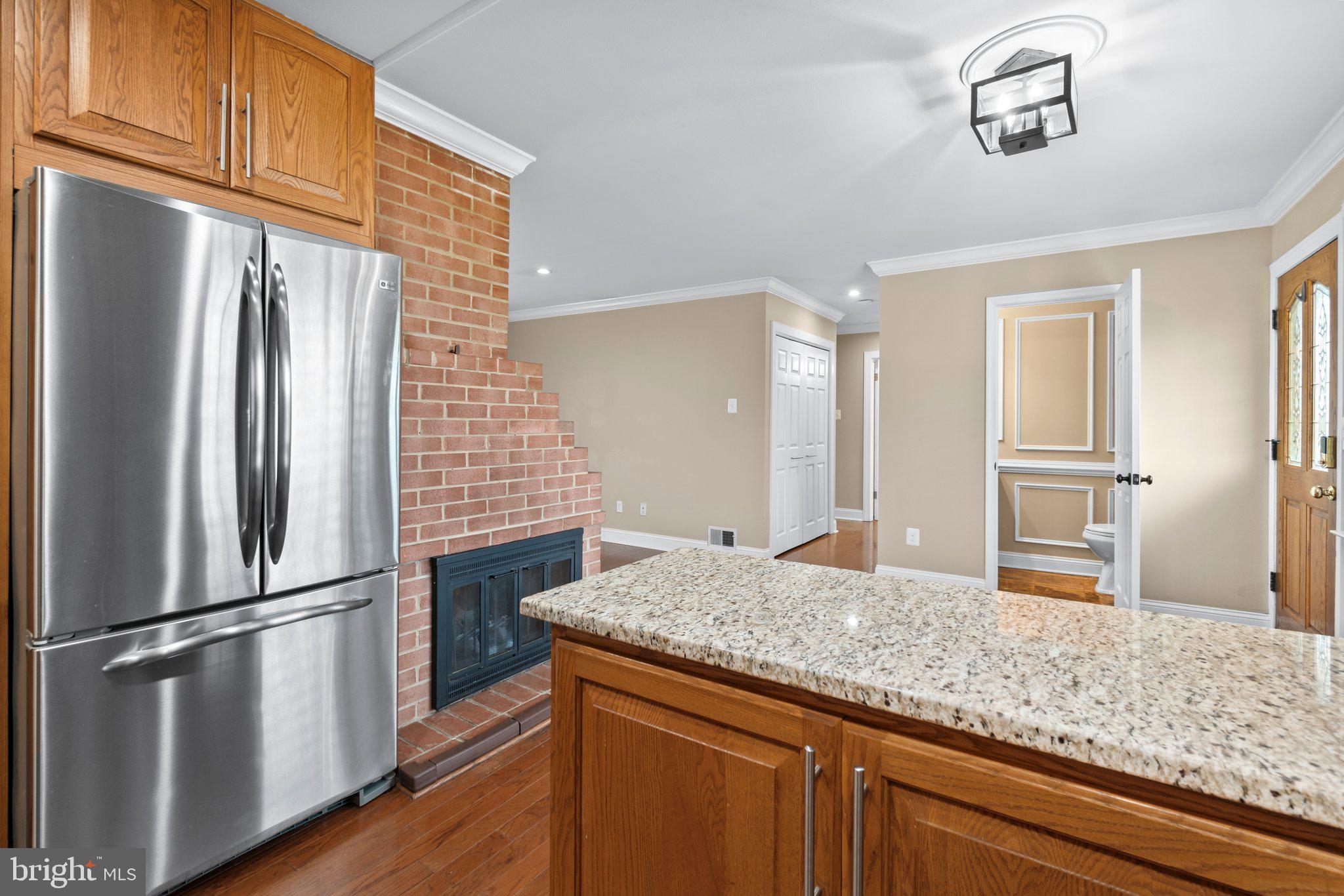 COUNTRY CLUB MANOR - Residential