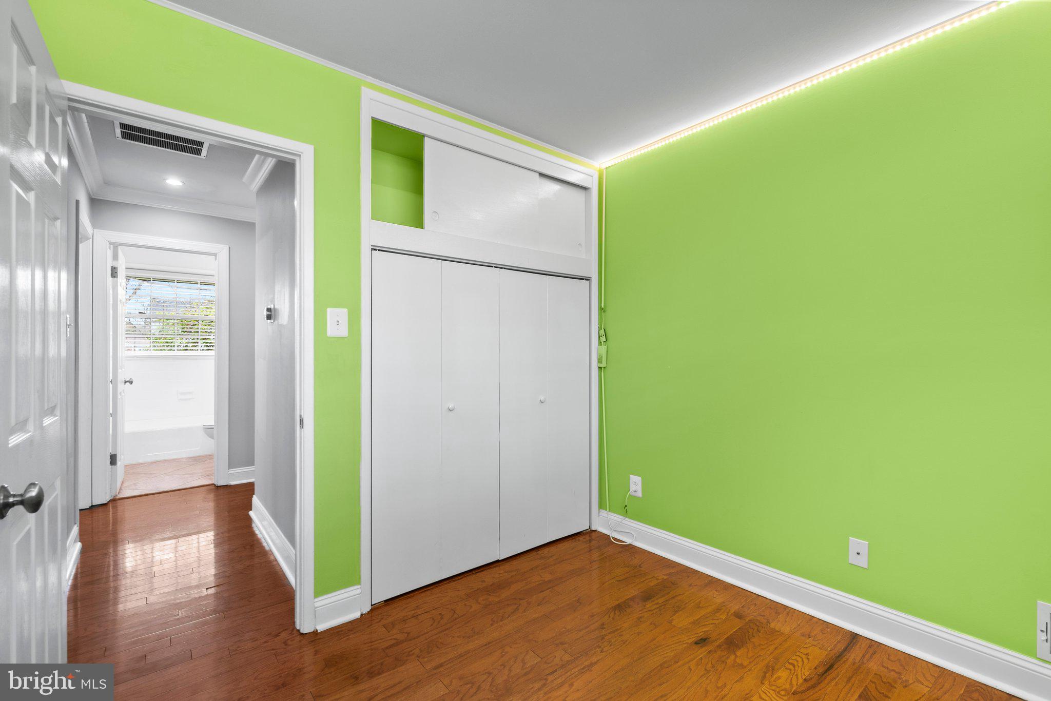 COUNTRY CLUB MANOR - Residential