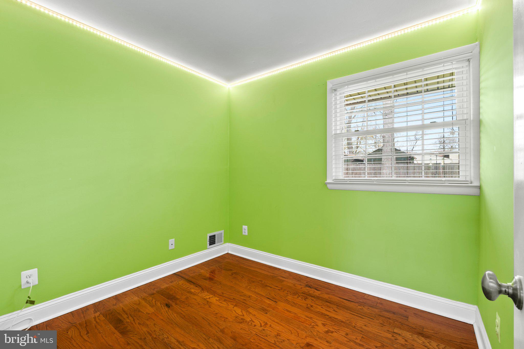 COUNTRY CLUB MANOR - Residential