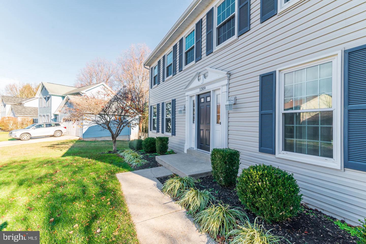 1209 CROCKETT LANE
