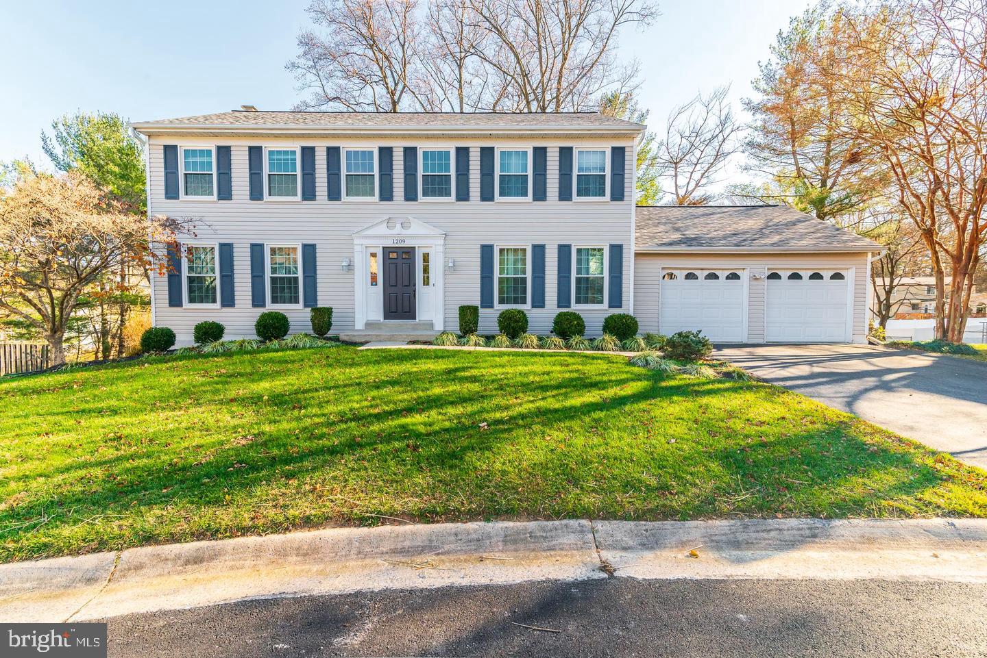 1209 CROCKETT LANE