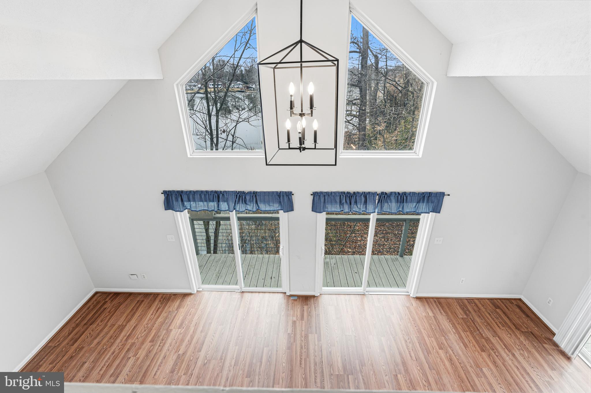 MIDDLE RIVER - Residential