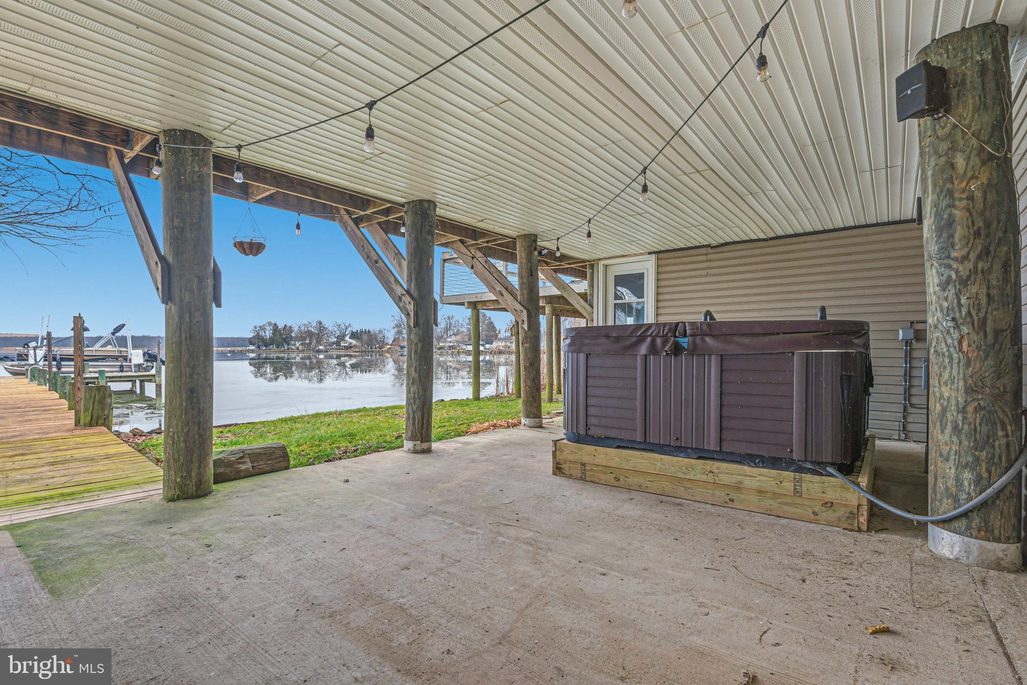 MIDDLE RIVER - Residential