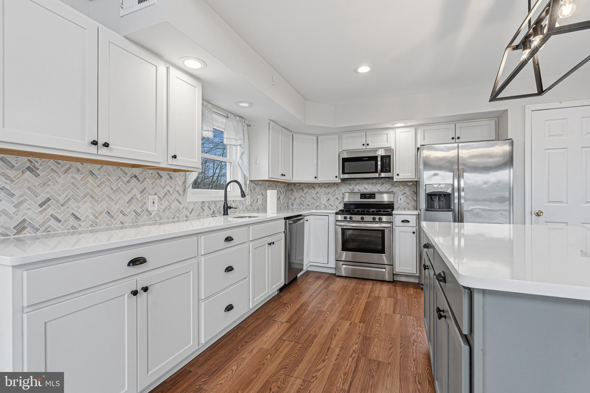 MIDDLE RIVER - Residential