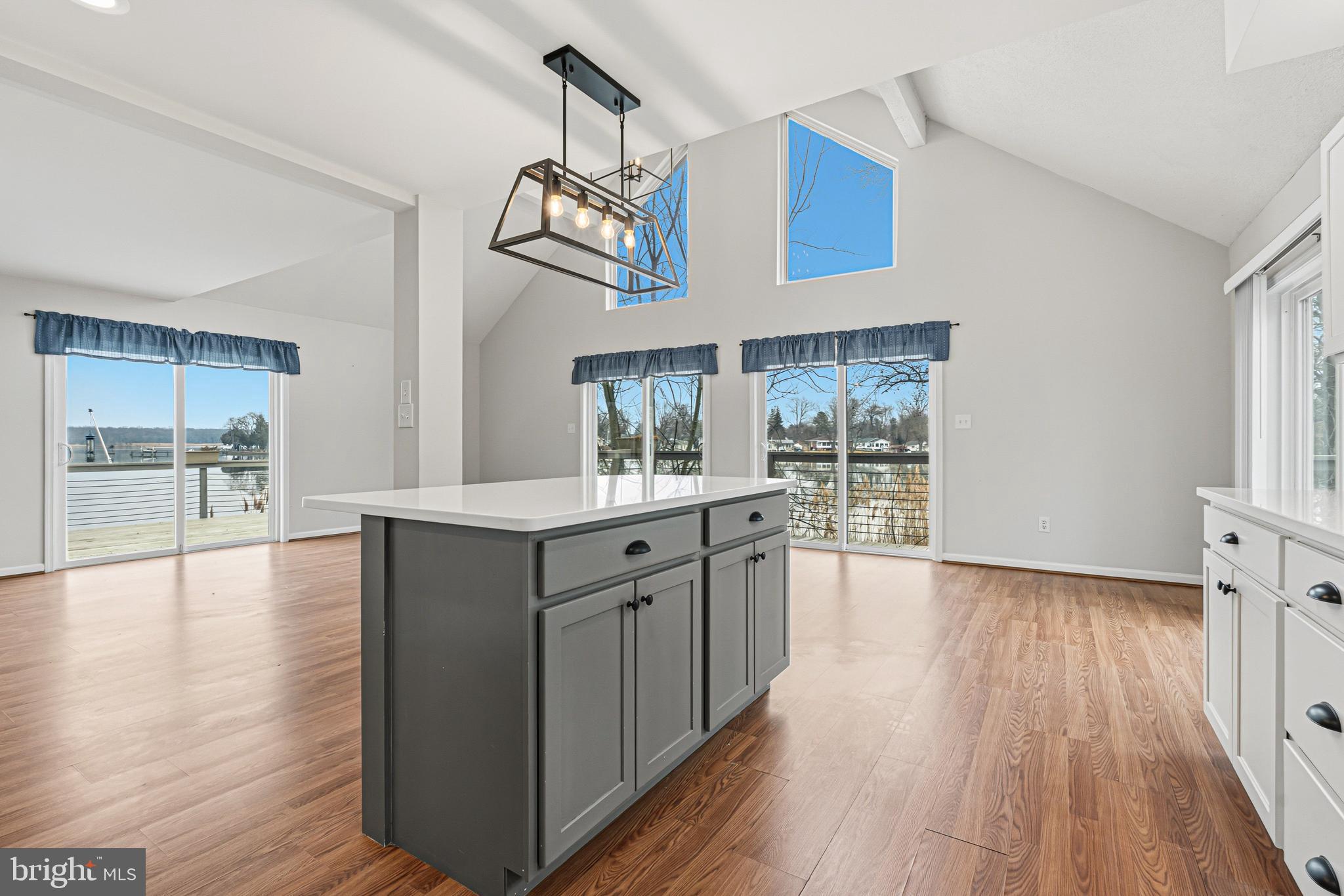 MIDDLE RIVER - Residential