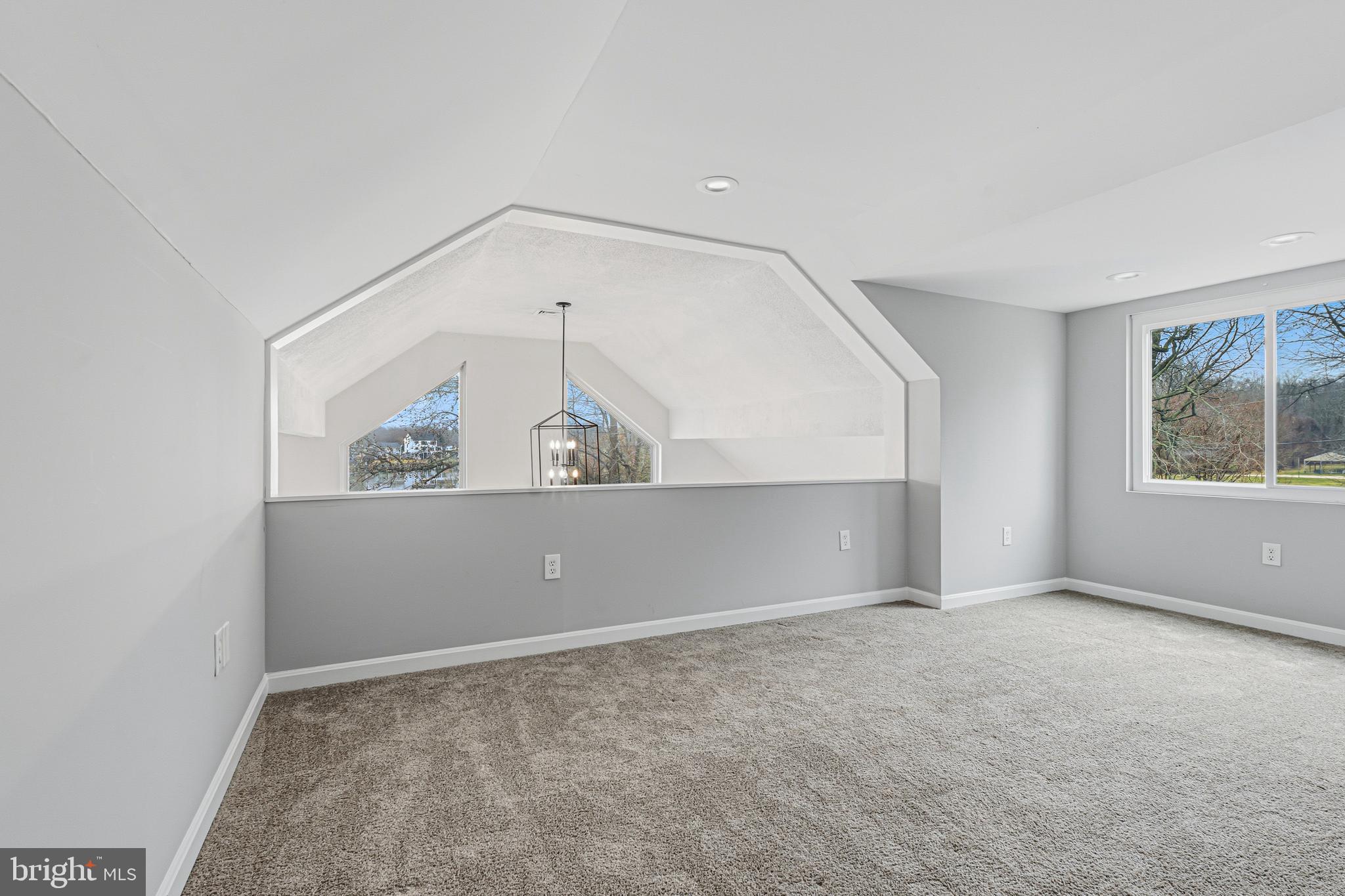 MIDDLE RIVER - Residential