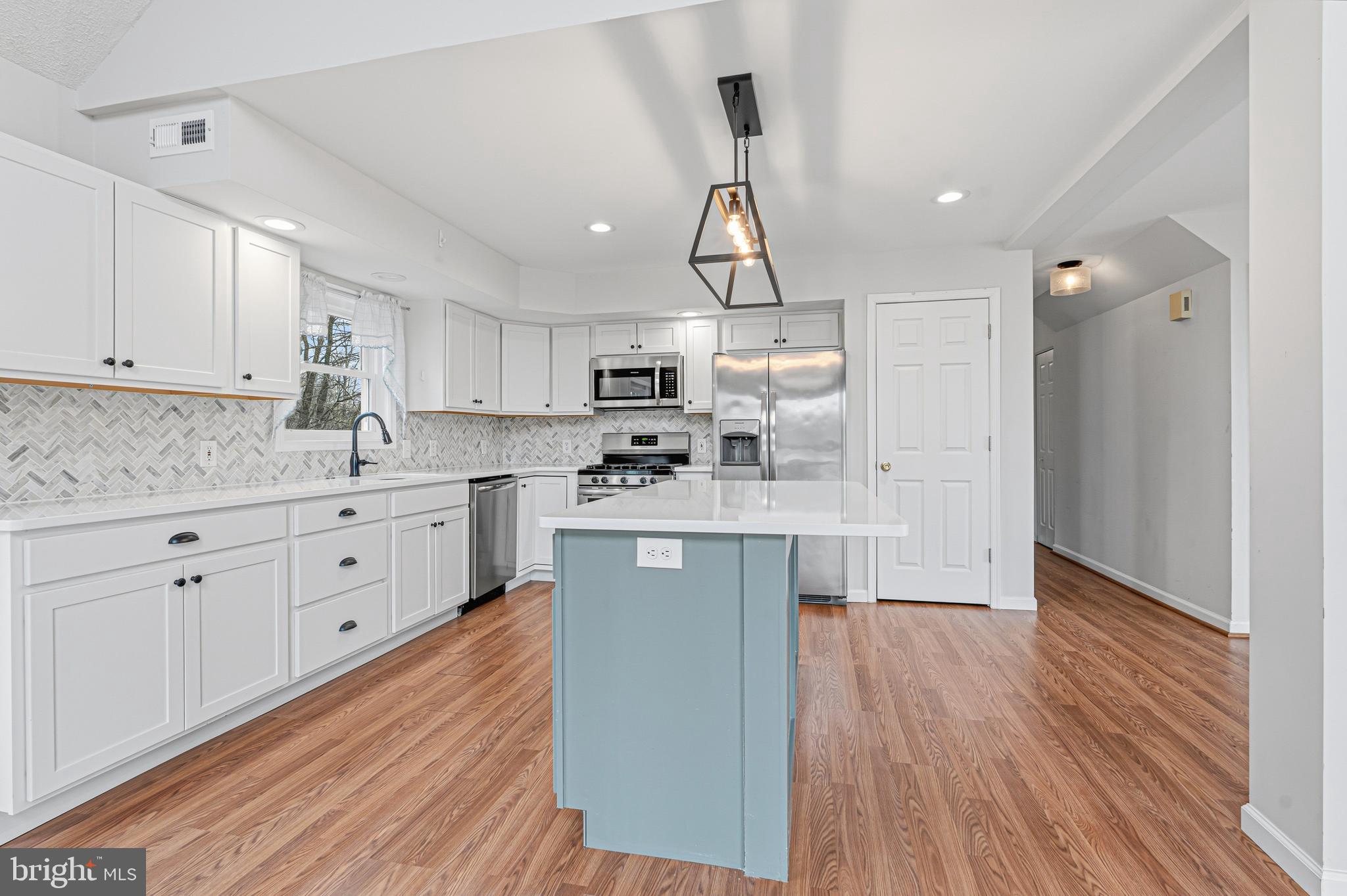 MIDDLE RIVER - Residential