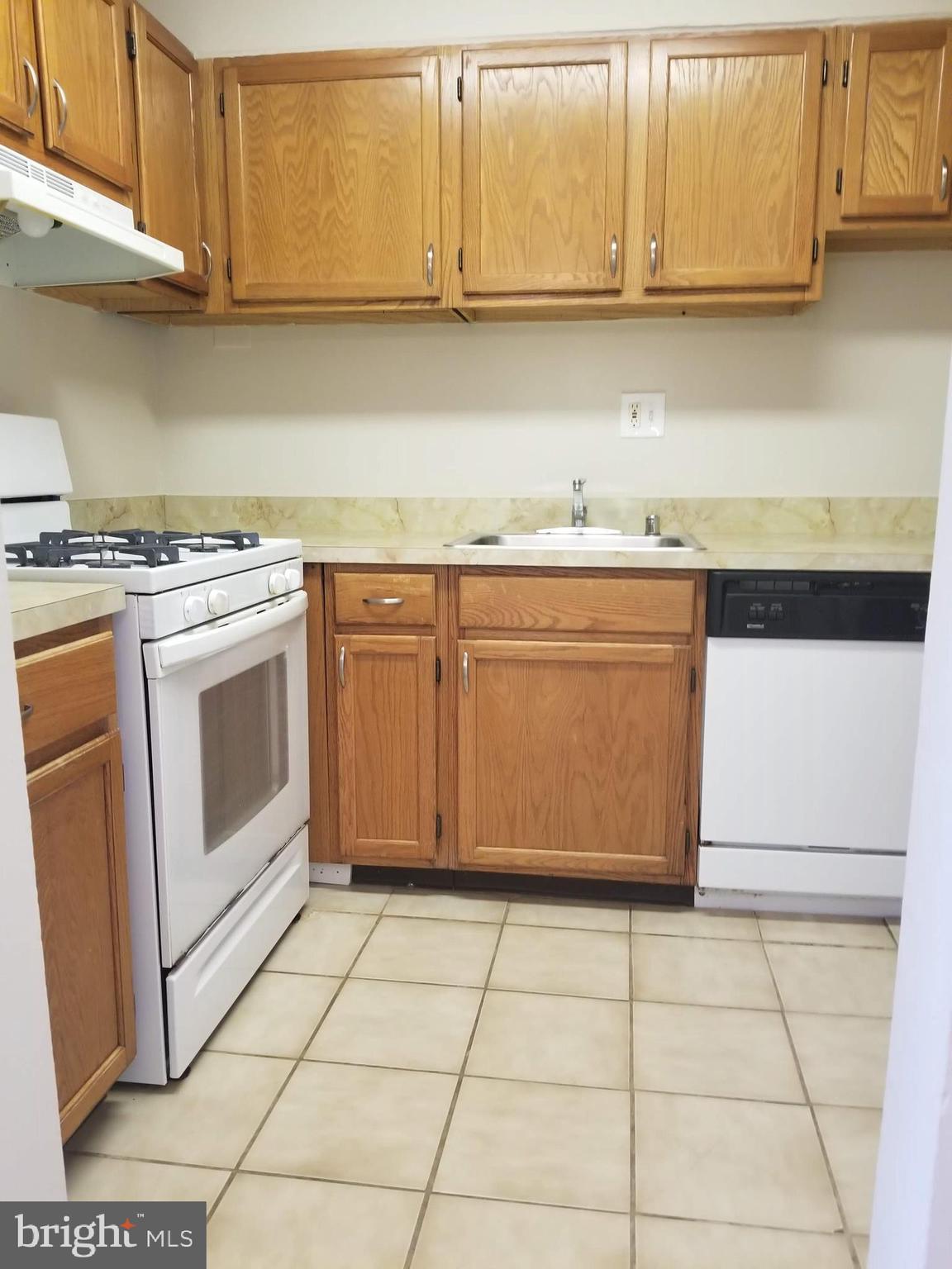 SWANN HILL CONDOMINIUMS - Residential Lease