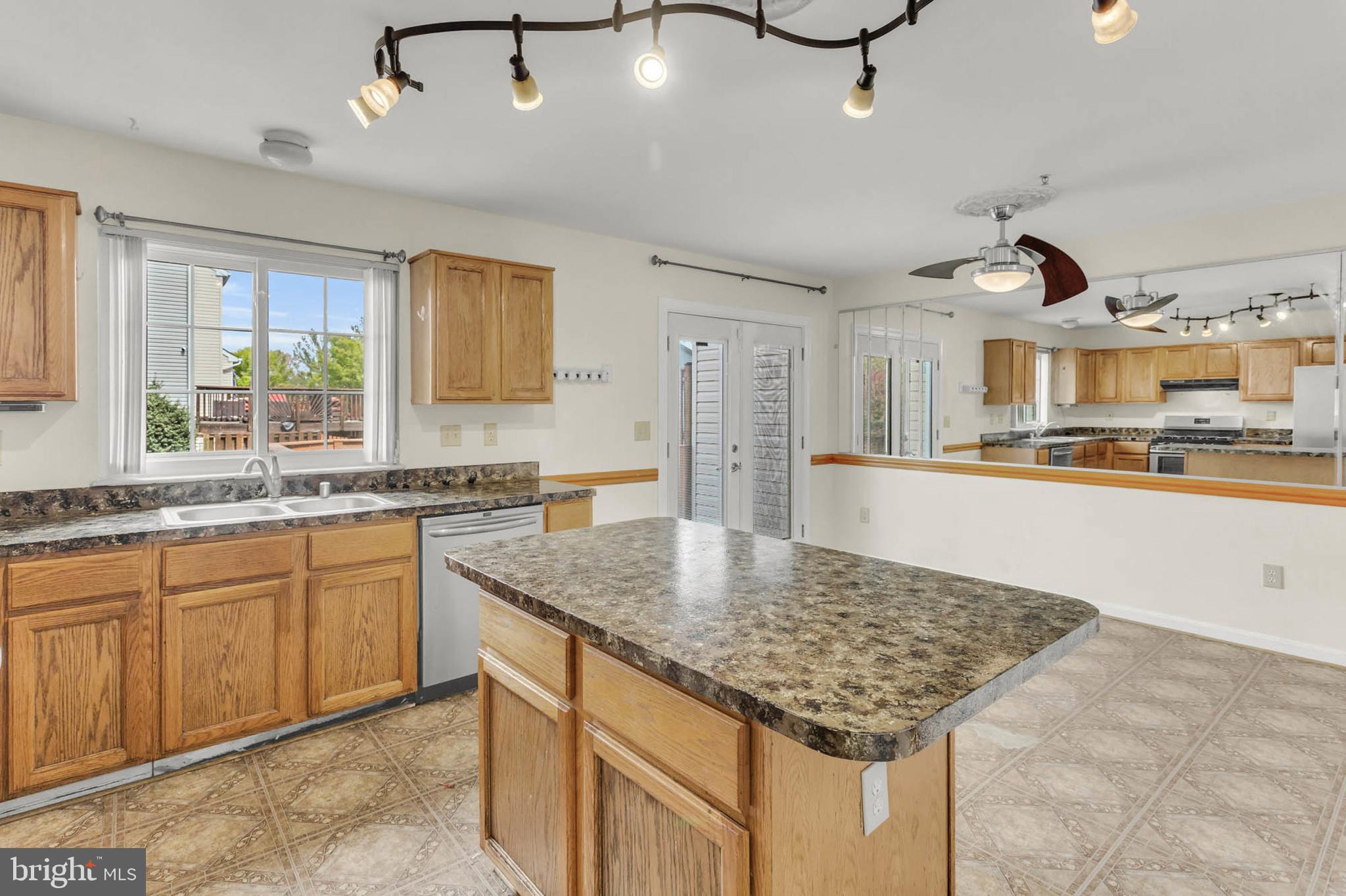 SEVEN OAKS - Residential