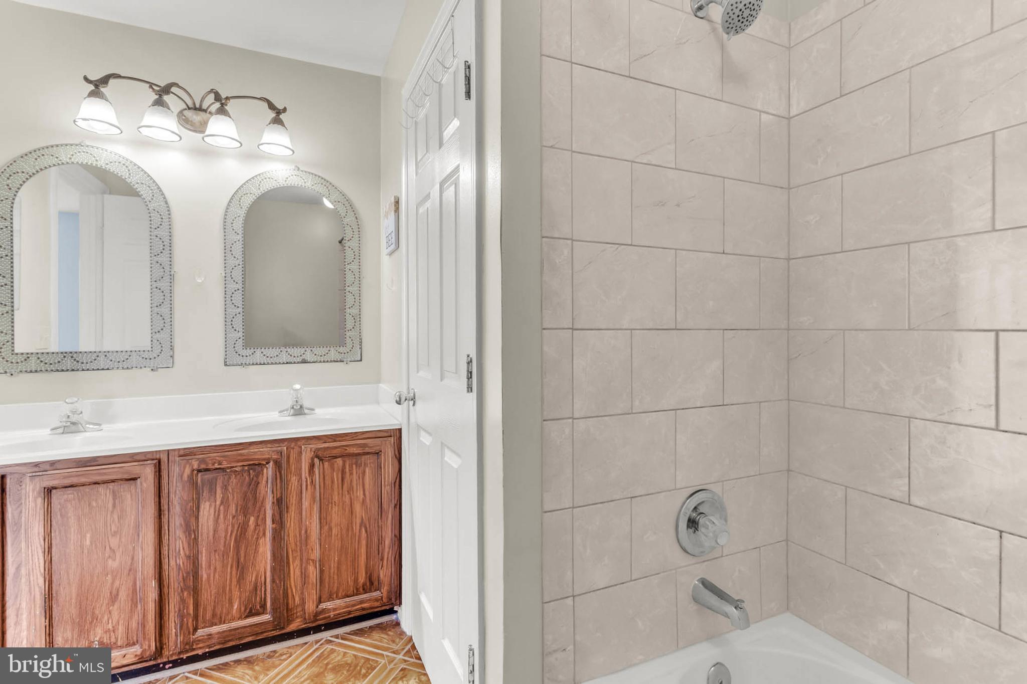 SEVEN OAKS - Residential