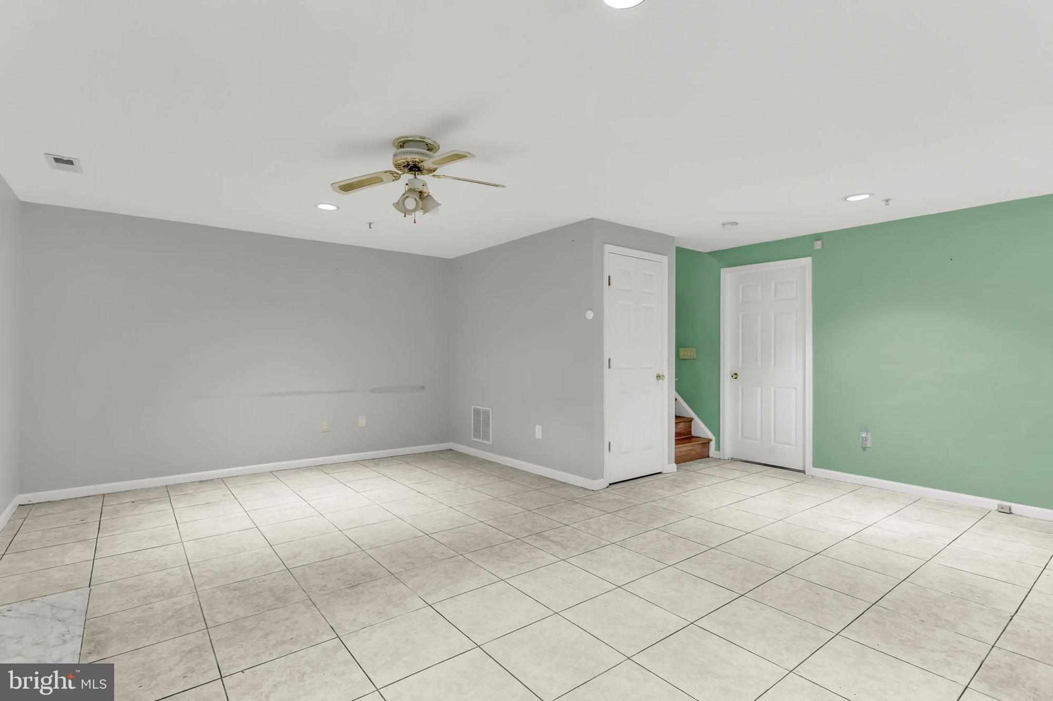 SEVEN OAKS - Residential