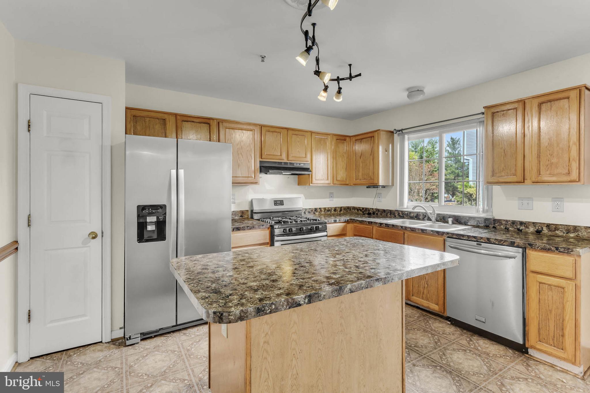 SEVEN OAKS - Residential