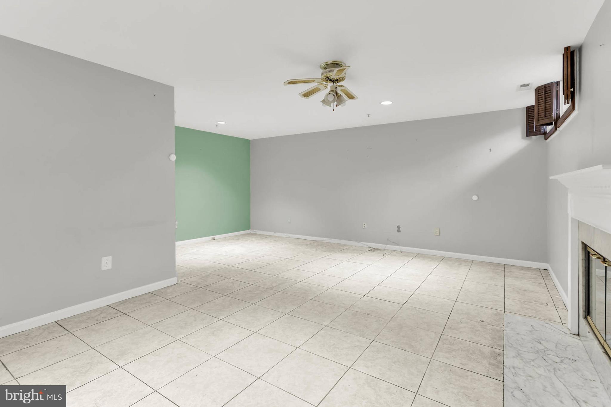 SEVEN OAKS - Residential