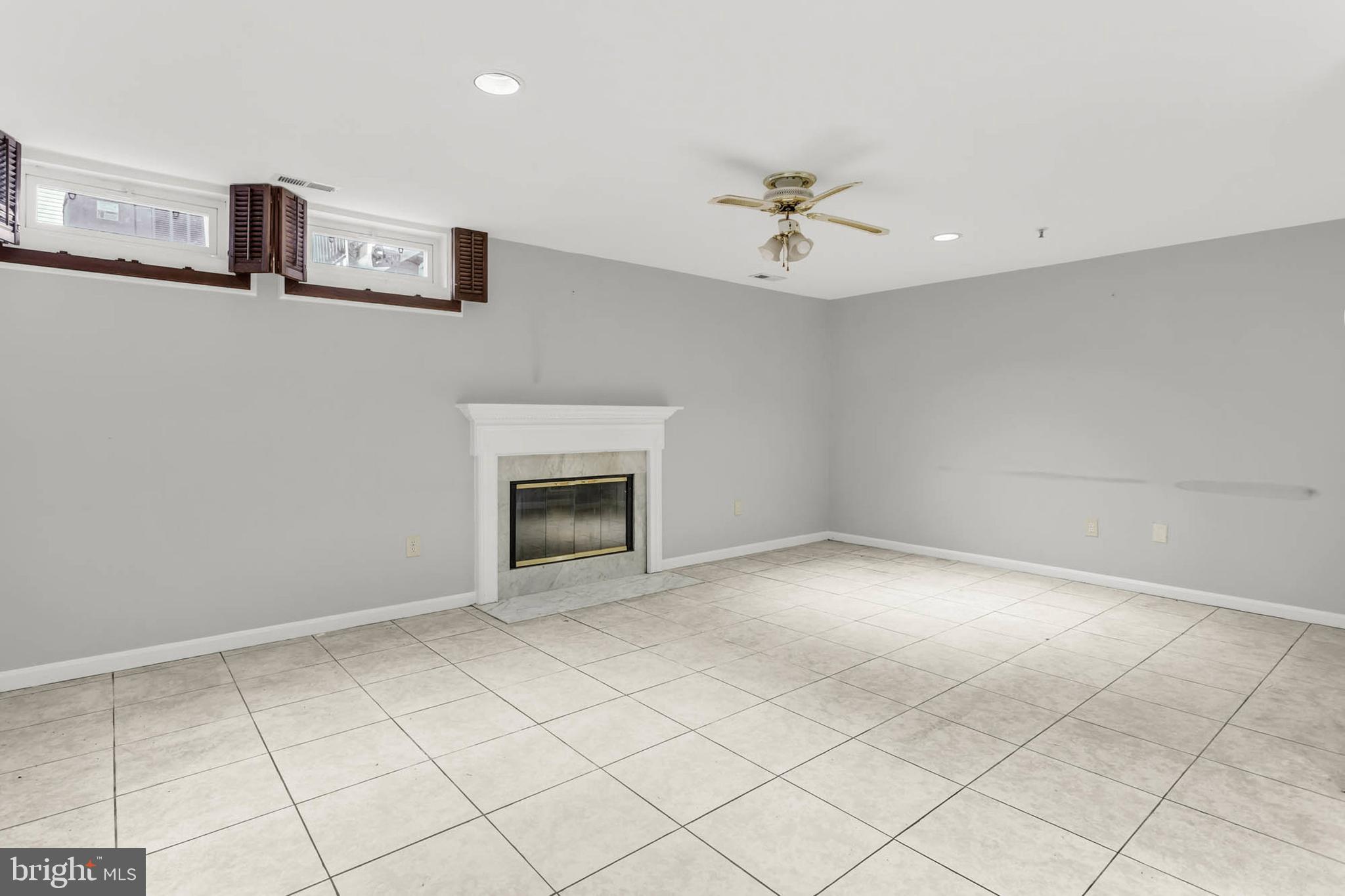 SEVEN OAKS - Residential