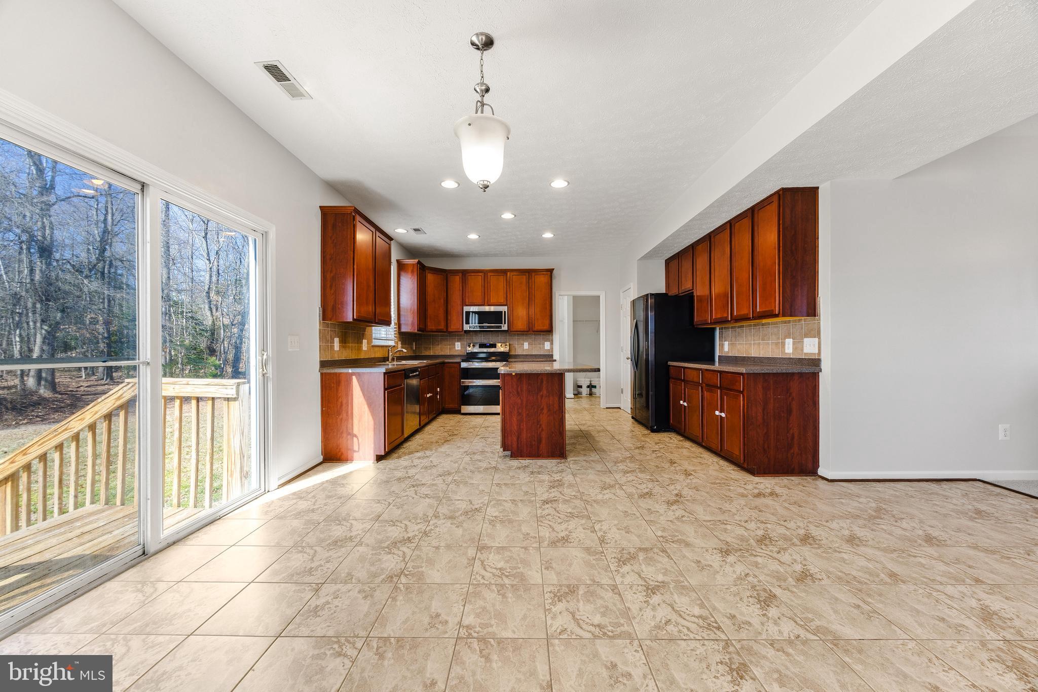 SAVANNAH OVERLOOK - Residential