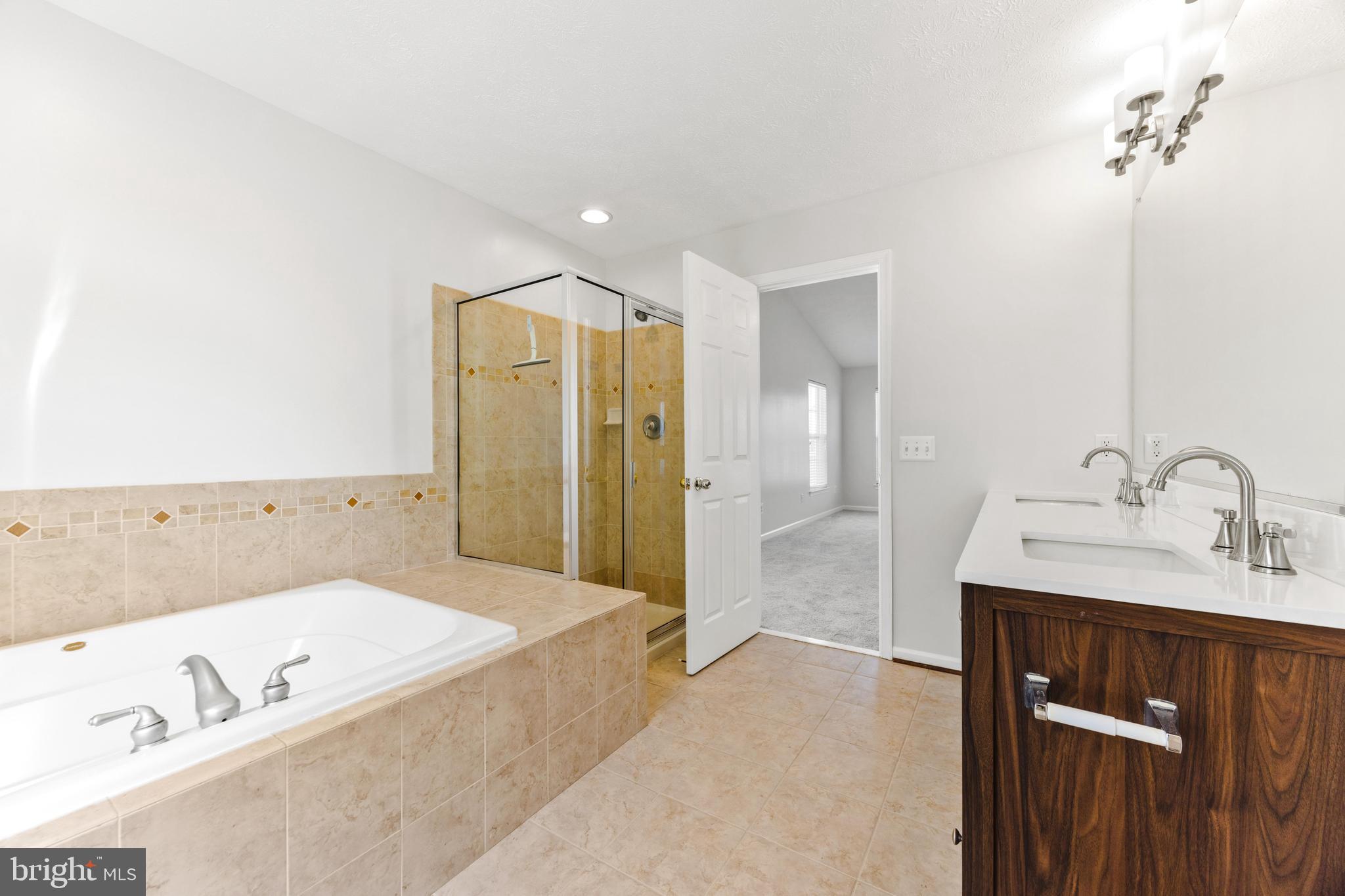 SAVANNAH OVERLOOK - Residential