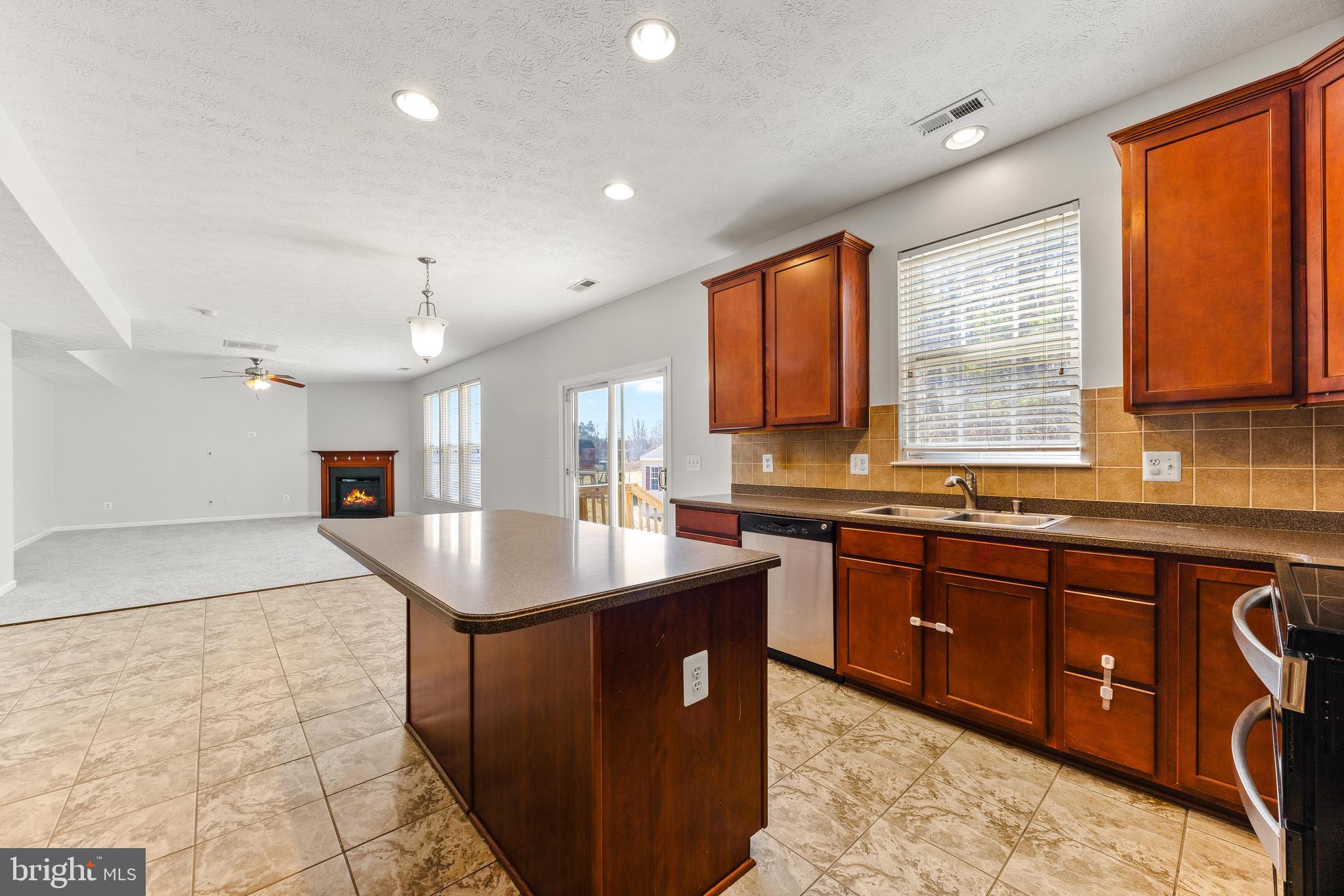 SAVANNAH OVERLOOK - Residential