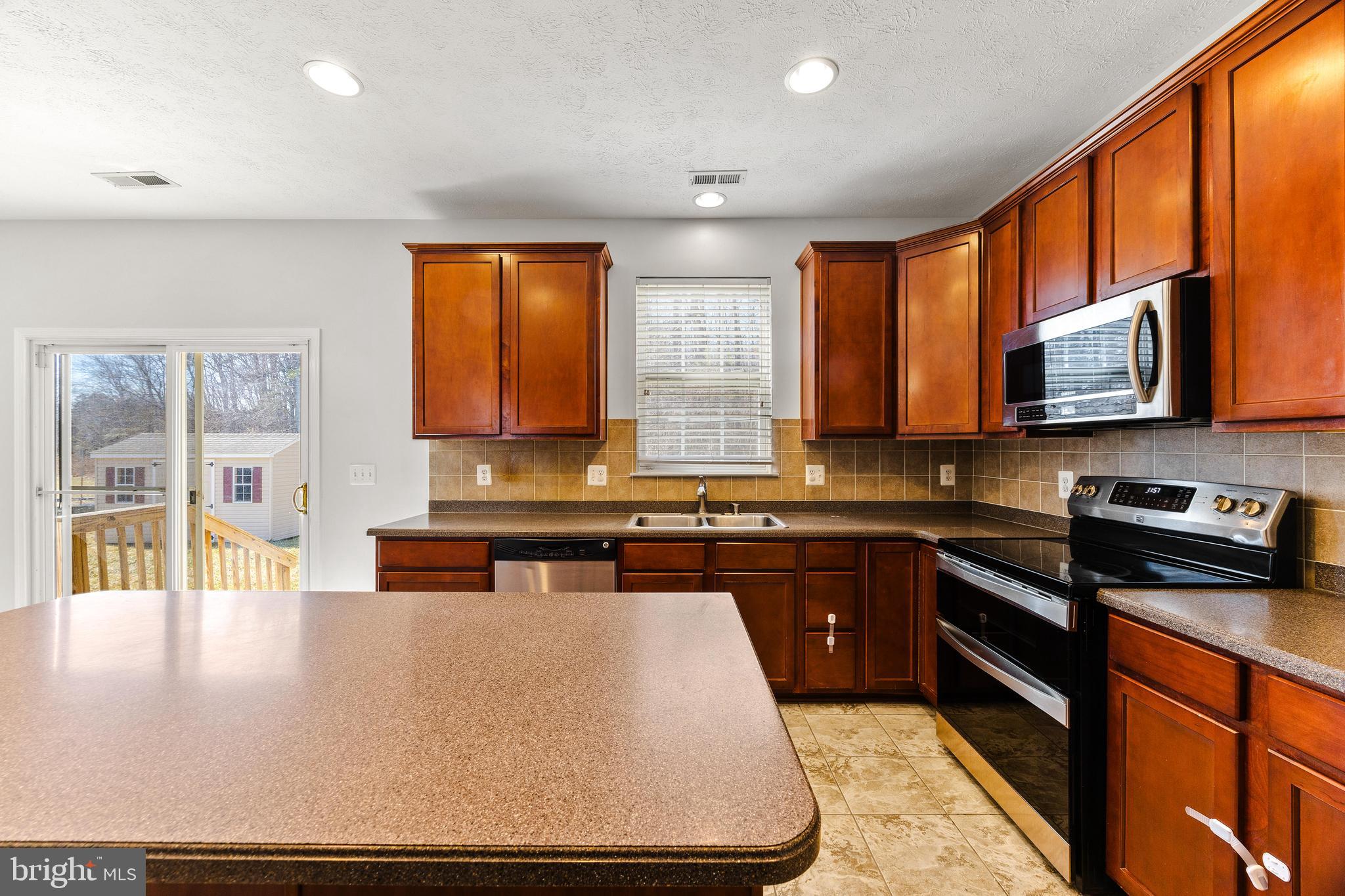 SAVANNAH OVERLOOK - Residential