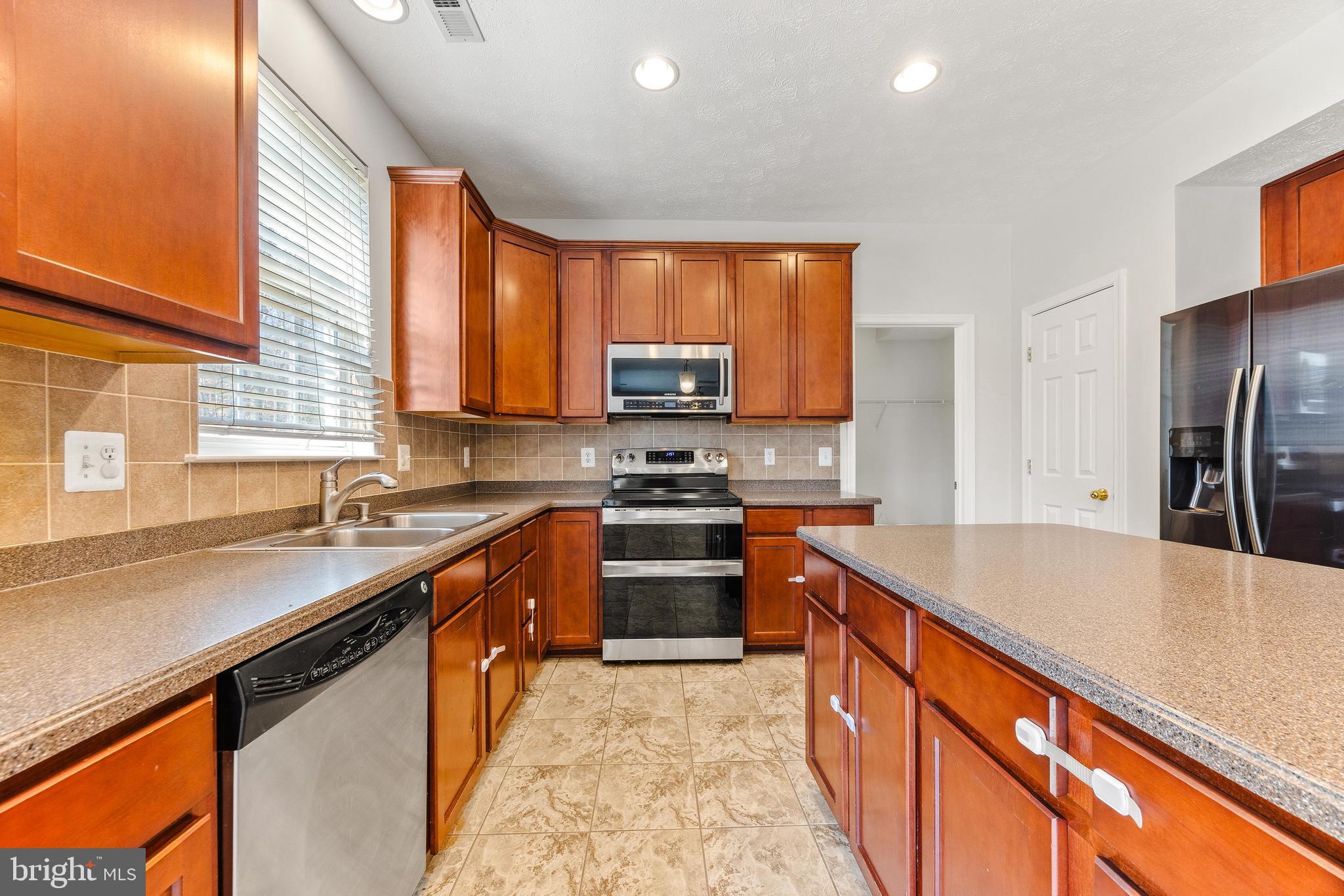 SAVANNAH OVERLOOK - Residential