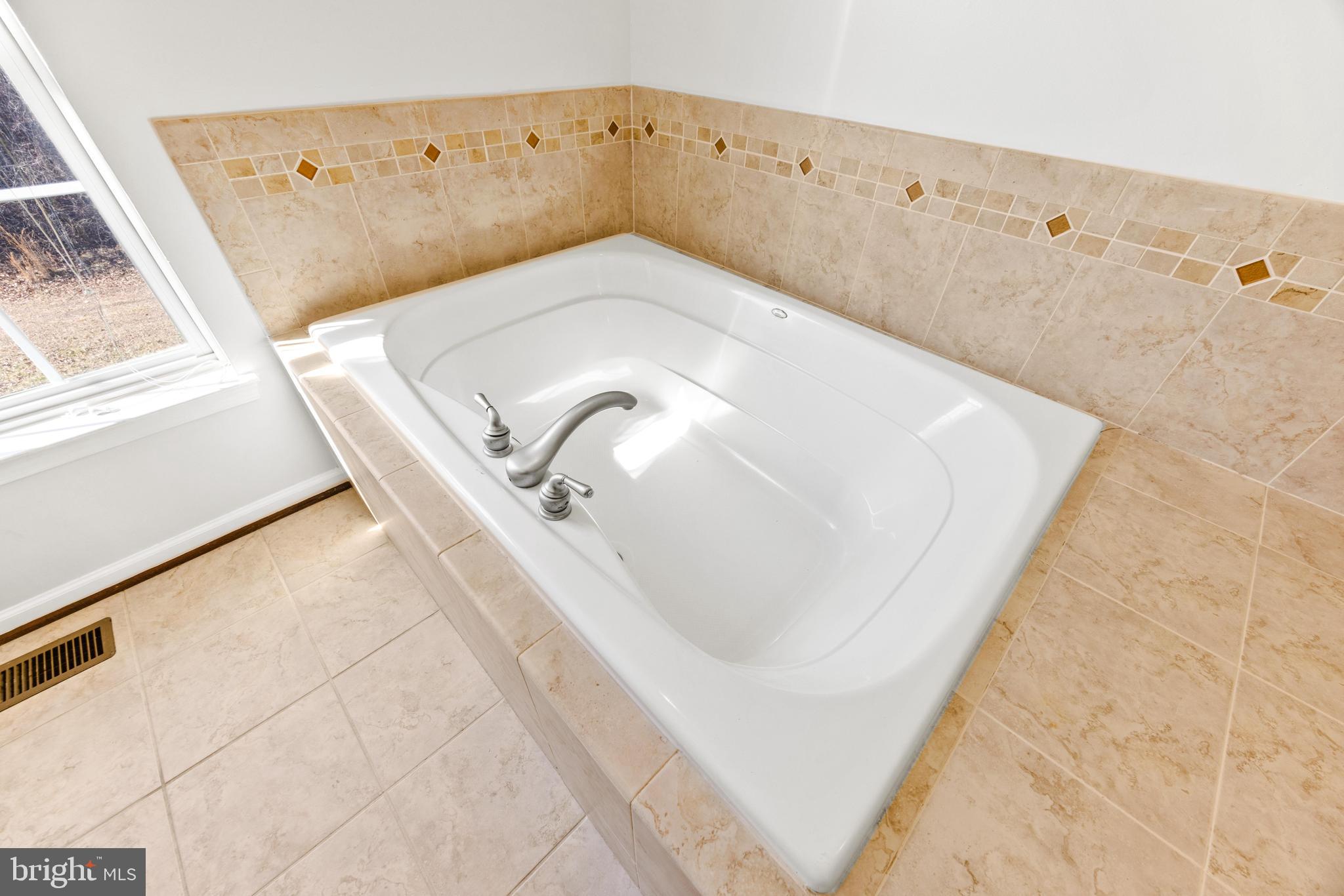 SAVANNAH OVERLOOK - Residential