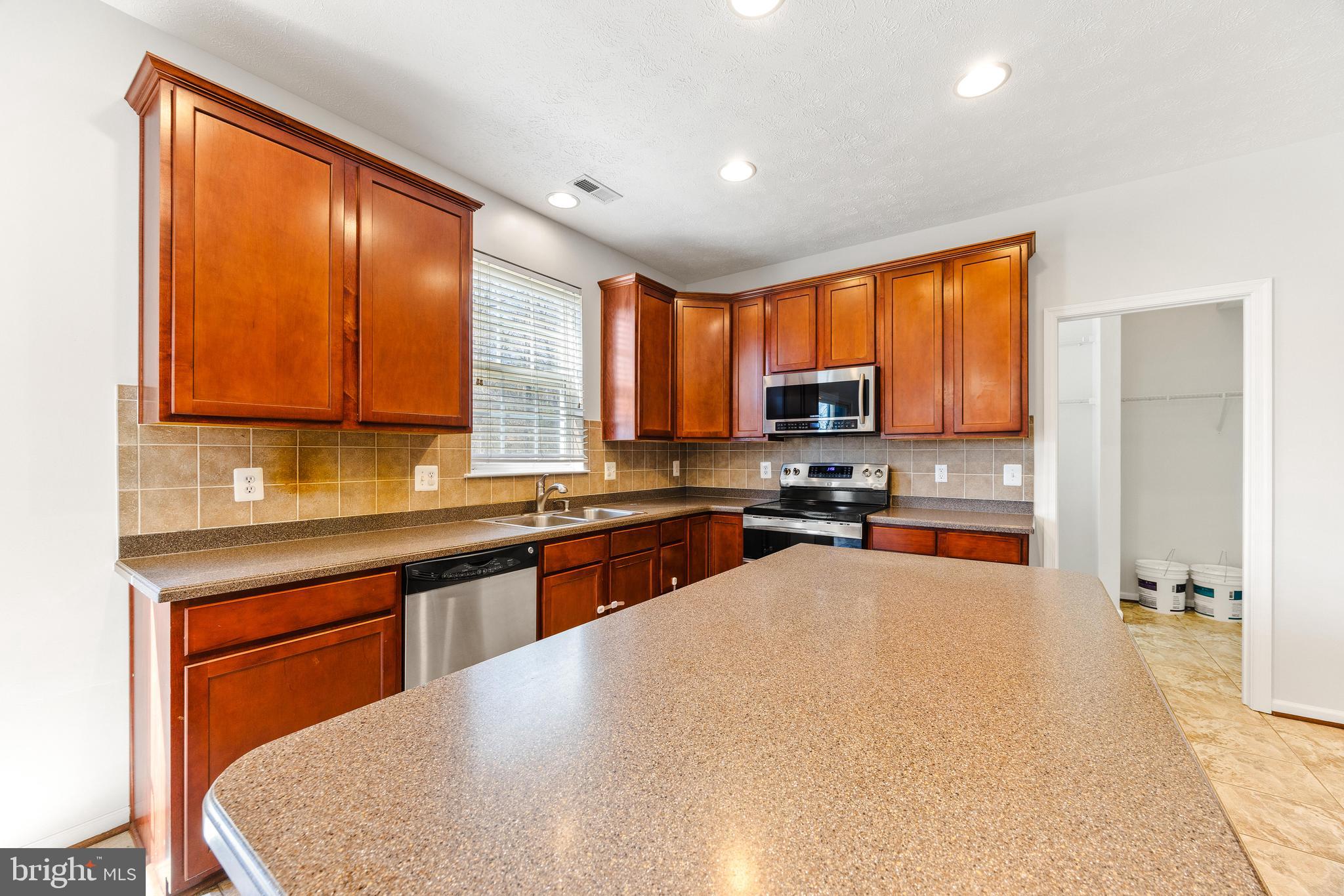 SAVANNAH OVERLOOK - Residential