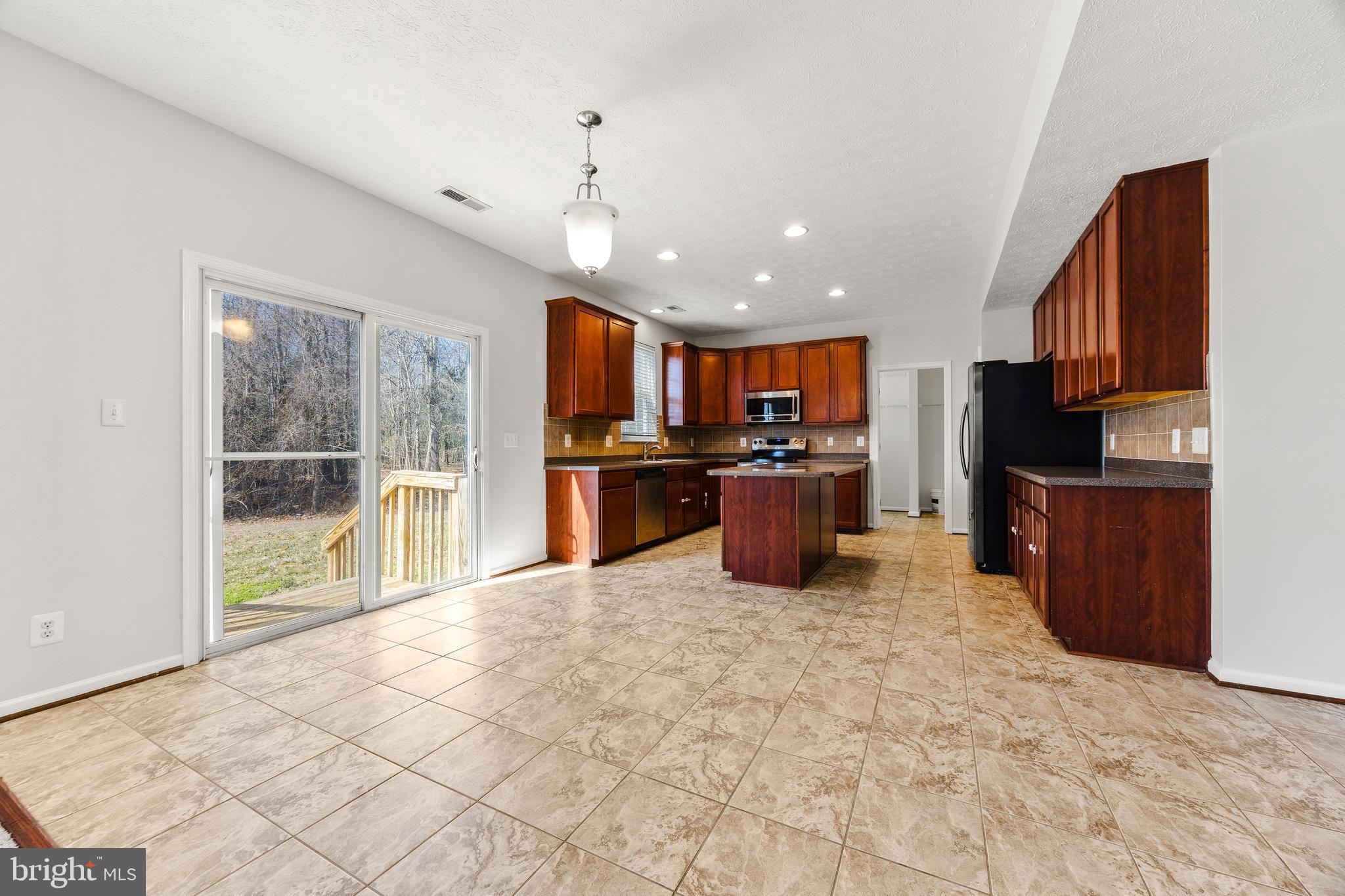 SAVANNAH OVERLOOK - Residential