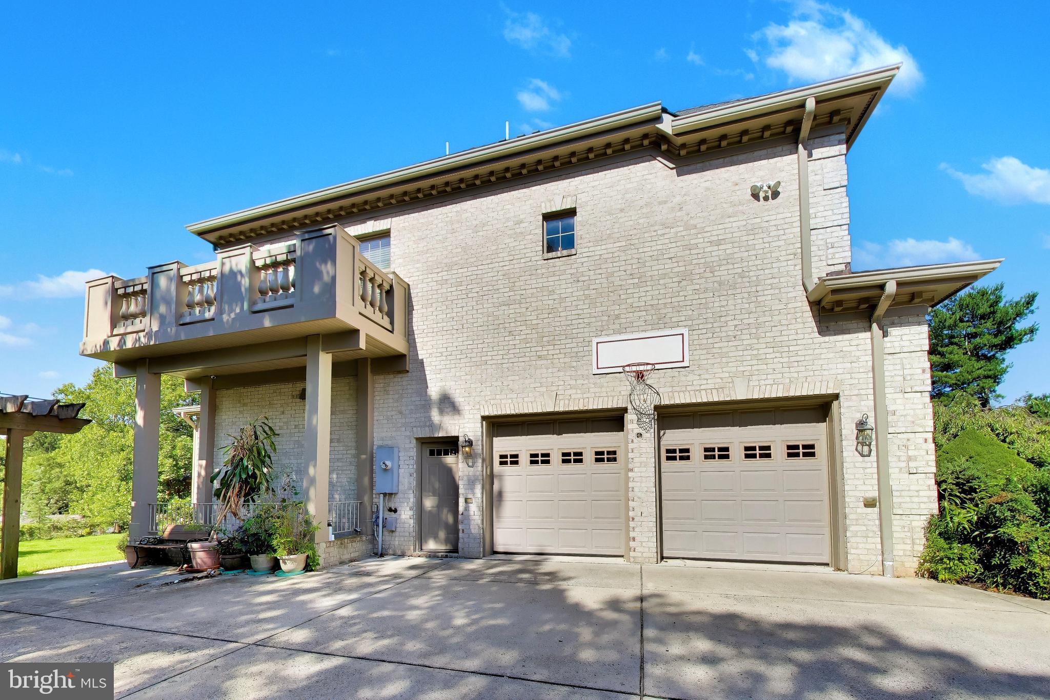 6639 LOCUST WAY