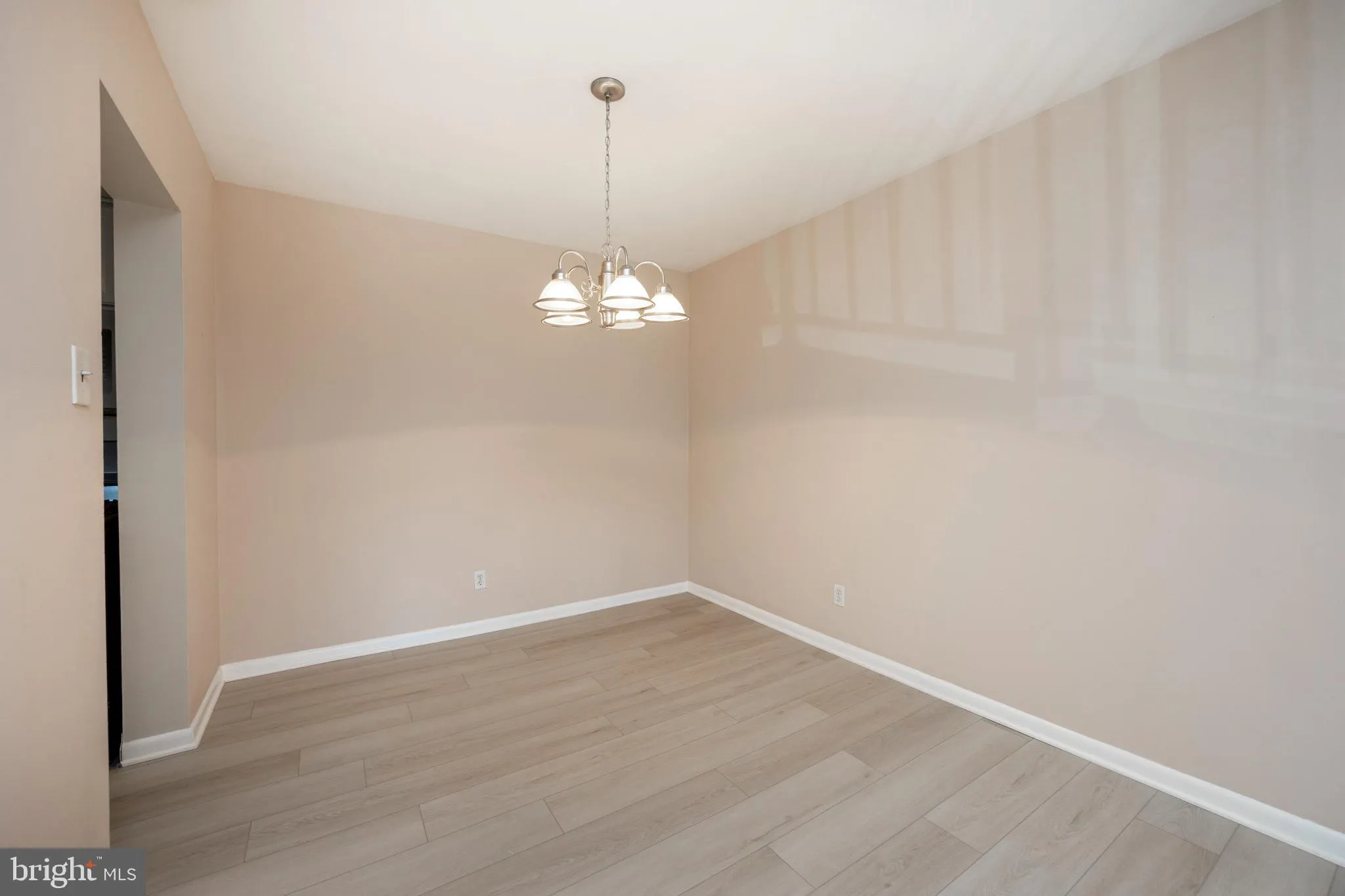 Wayne, Pennsylvania 19087, United States, 2 Bedrooms Bedrooms, ,1 BathroomBathrooms,Residential,Active,23907