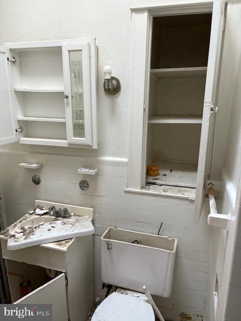 WEST OAK LANE - Residential Income