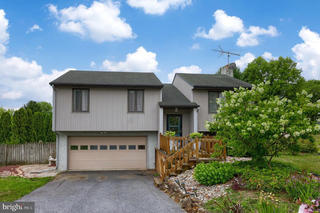 Photo of 12 Sherri Lane, Lititz, PA 17543 (MLS # PALA2053880)