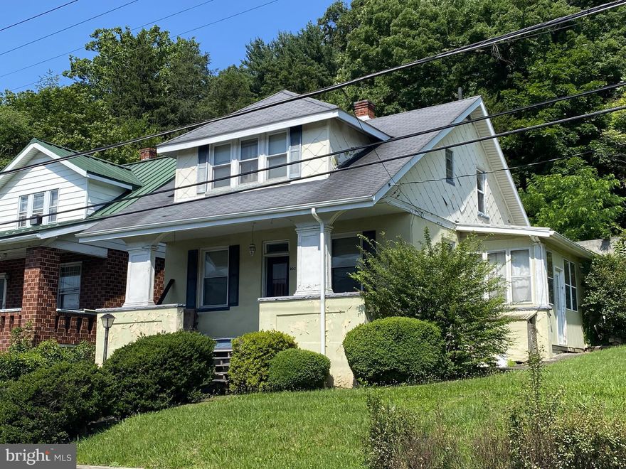 Discover this promising 3-bedroom, 1-bathroom home, perfect for those looking to invest in a renovation project.  Featuring generous, spacious rooms with classic hardwood floors, this property offers a blank canvas to create your dream home. An additional lot is included in the sale, providing extra potential for expansion or outdoor amenities. Bring your vision and transform this charming property into a lovely residence.