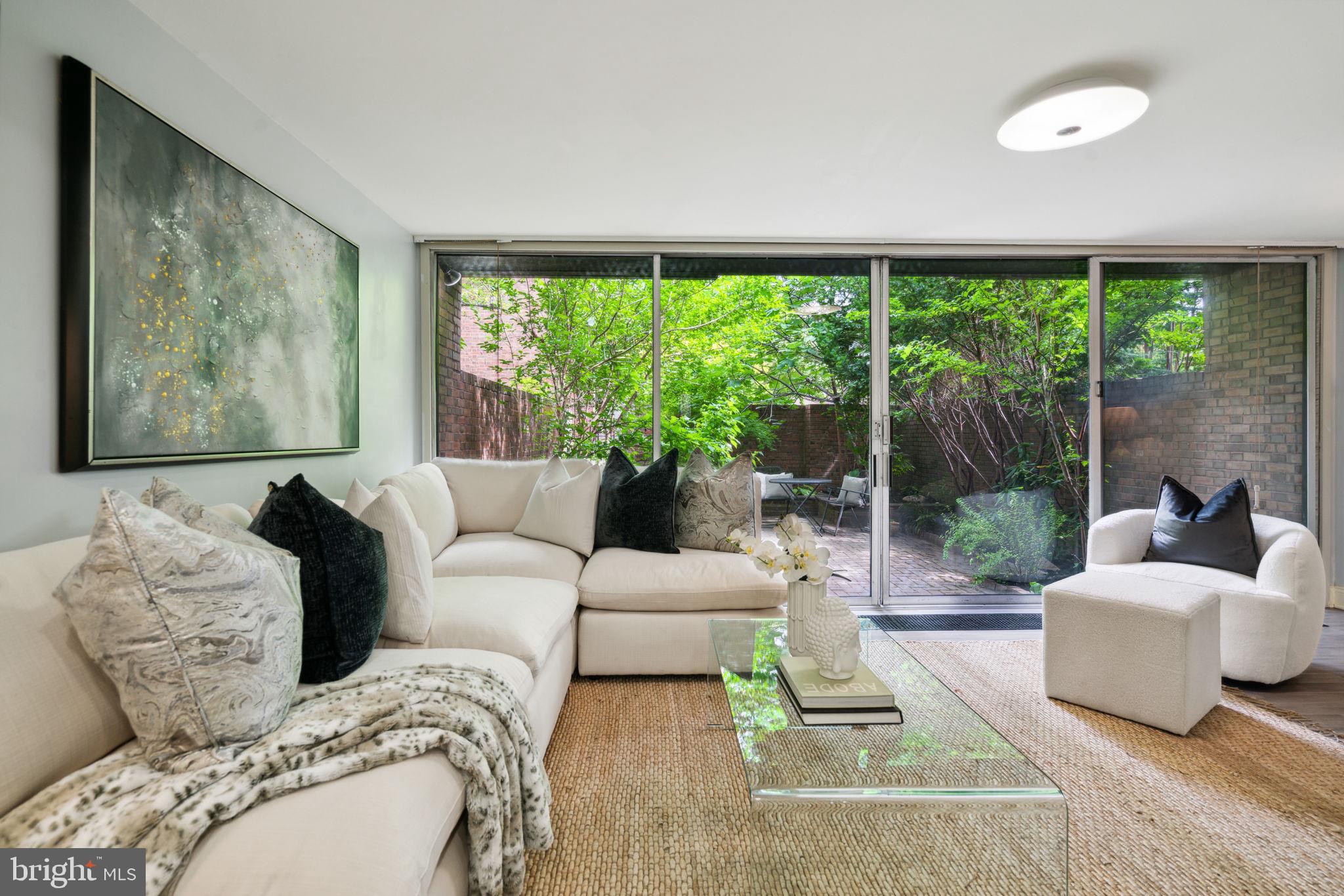 SOCIETY HILL - Residential