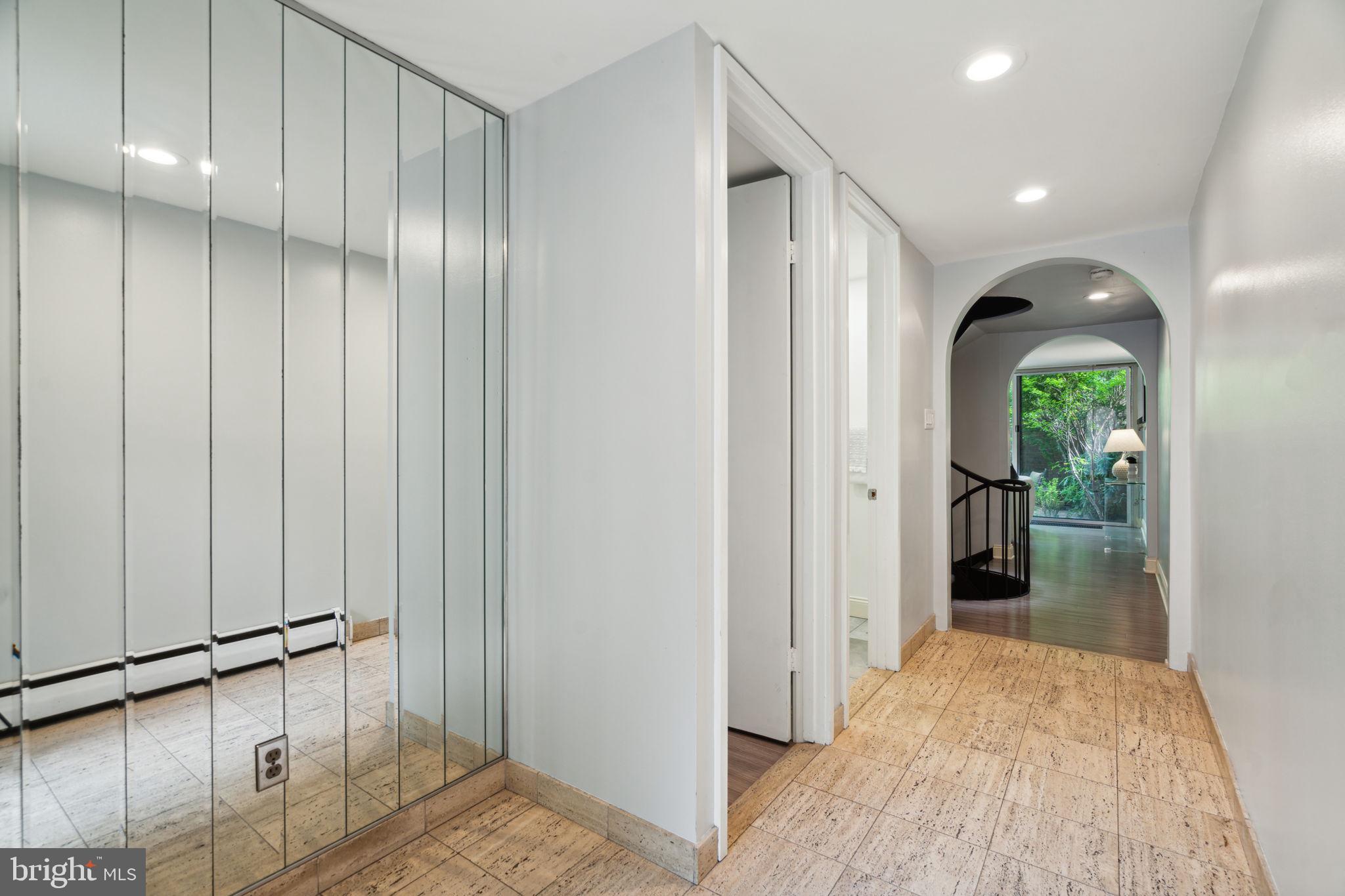 SOCIETY HILL - Residential