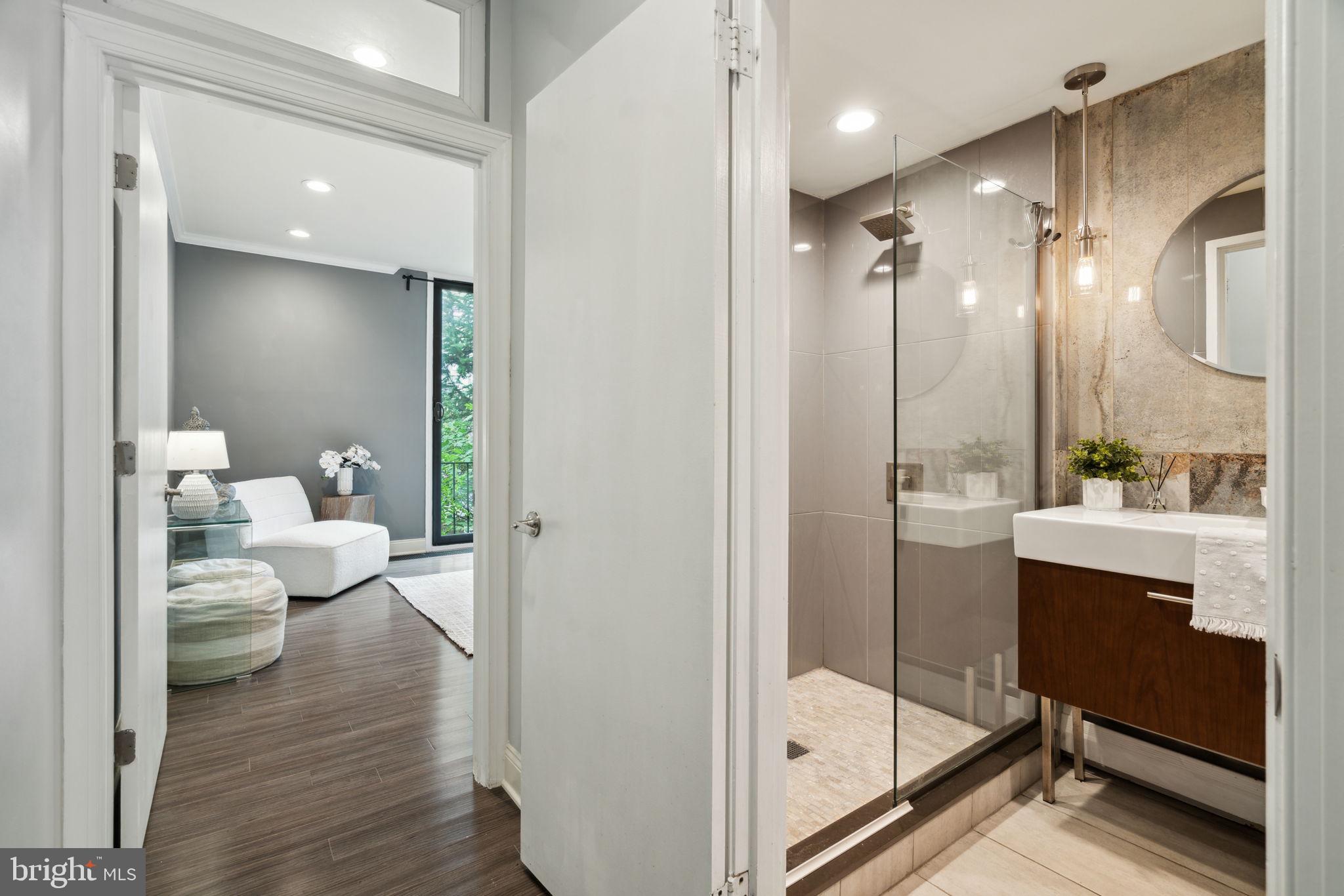 SOCIETY HILL - Residential