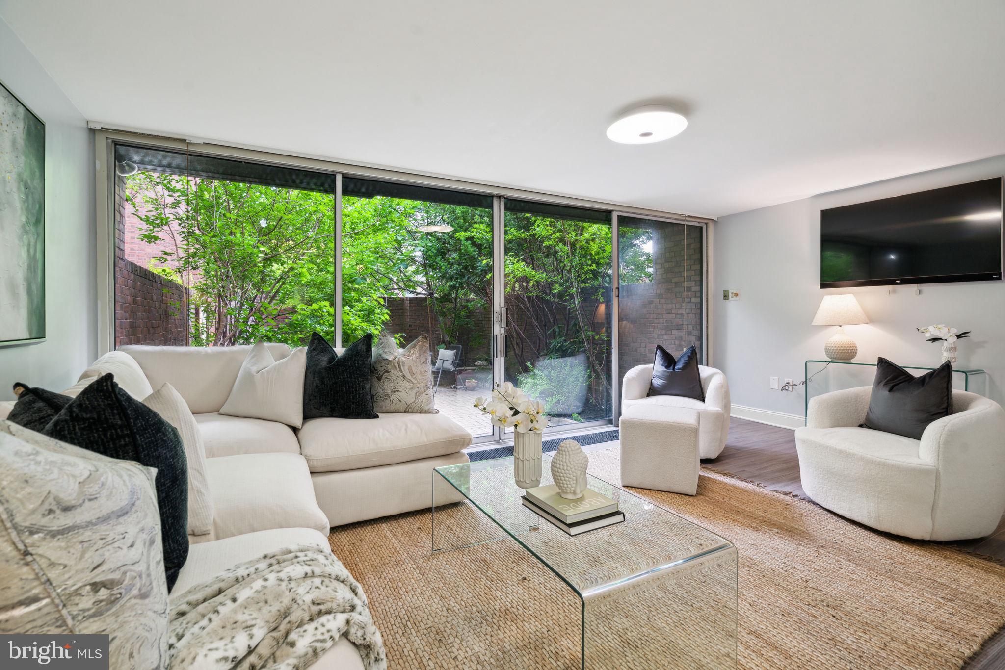 SOCIETY HILL - Residential