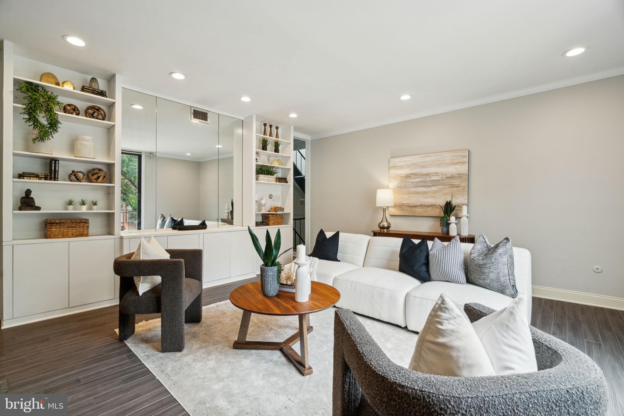 SOCIETY HILL - Residential