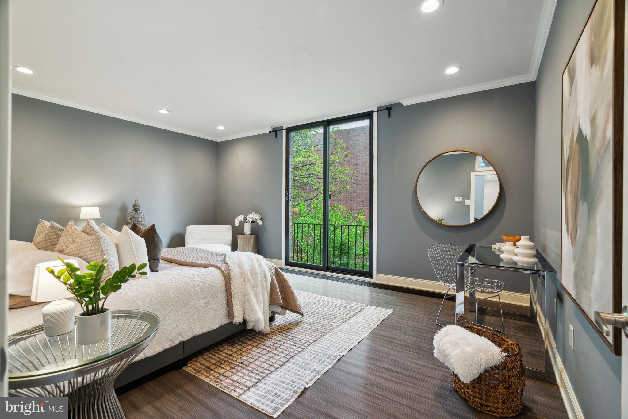 SOCIETY HILL - Residential