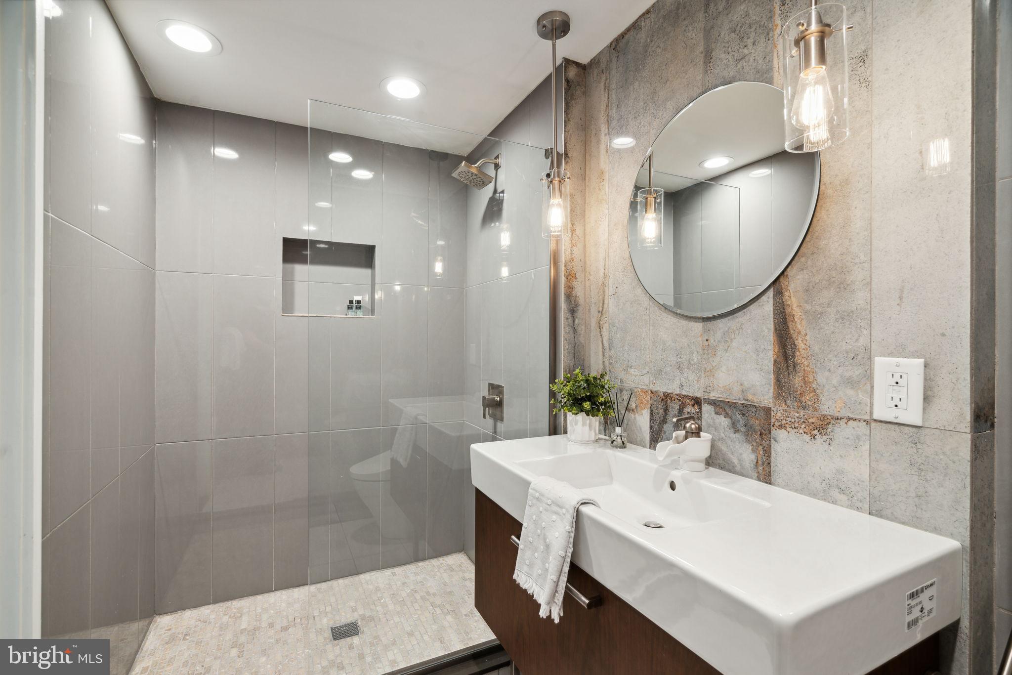 SOCIETY HILL - Residential