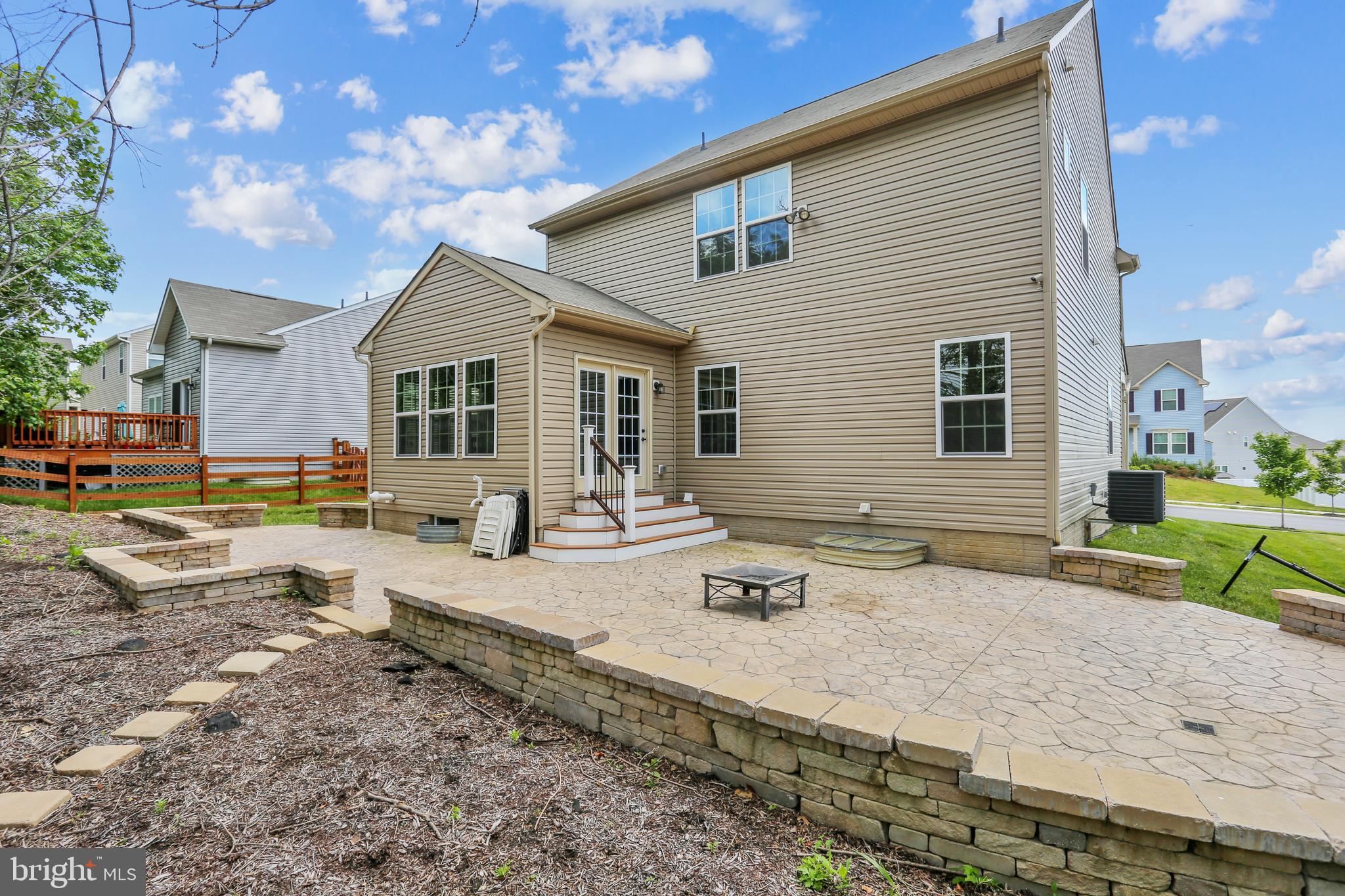 FIELDS AT ROCK GLENN - Residential