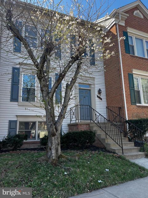 Photo of 14320 Winding Woods Court, CENTREVILLE, VA 20120 (MLS # VAFX2298538)