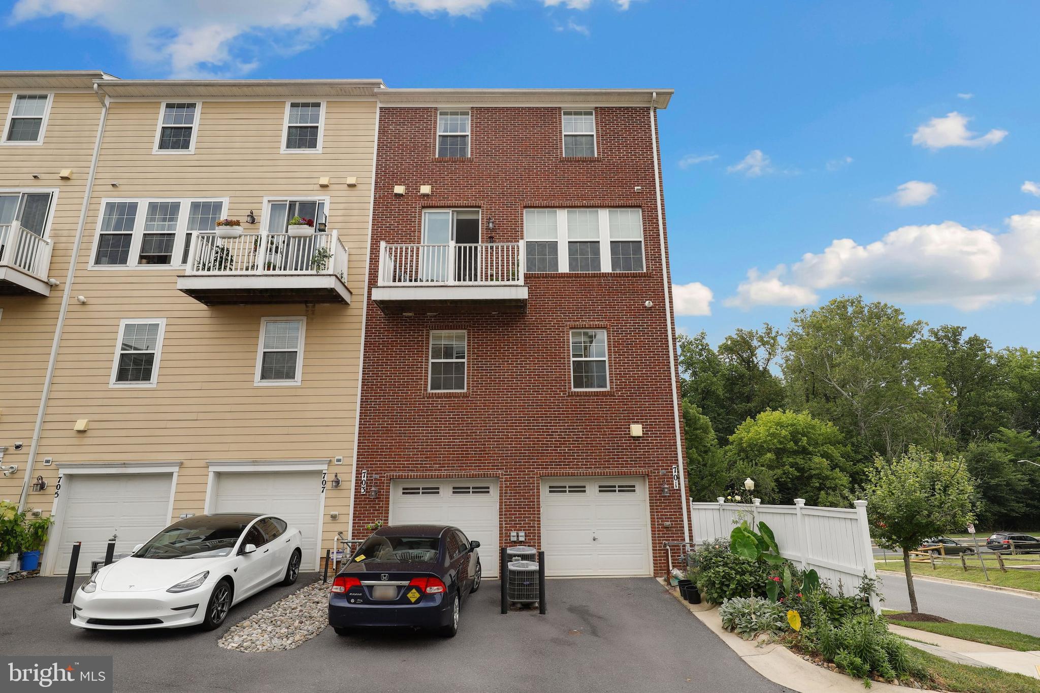 SUMMIT HALL RESERVE - Residential