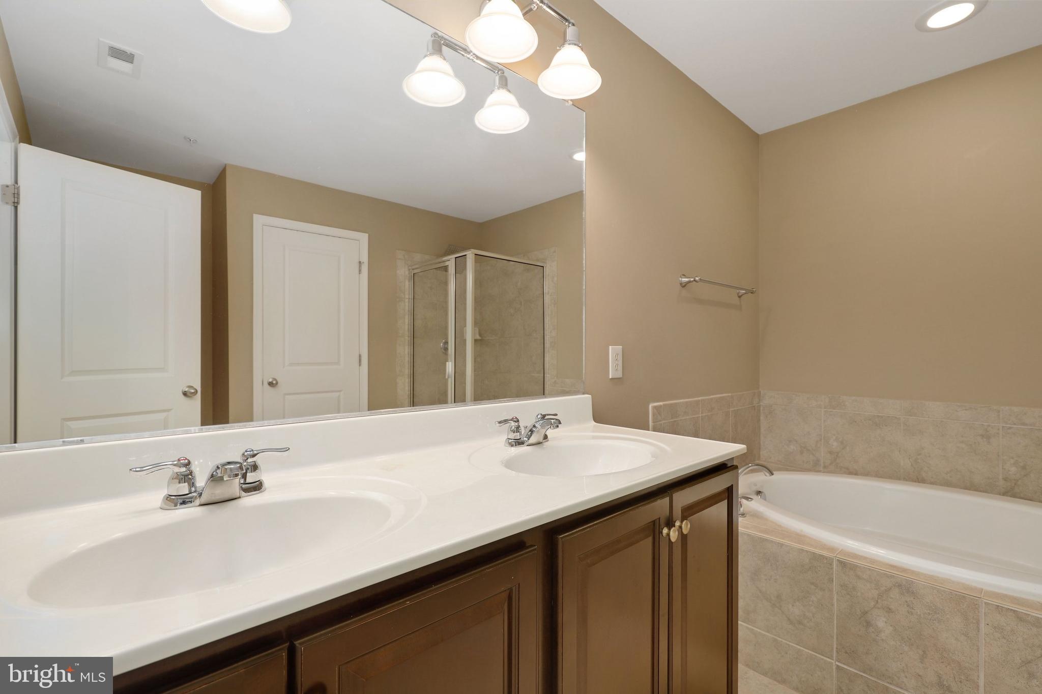 SUMMIT HALL RESERVE - Residential