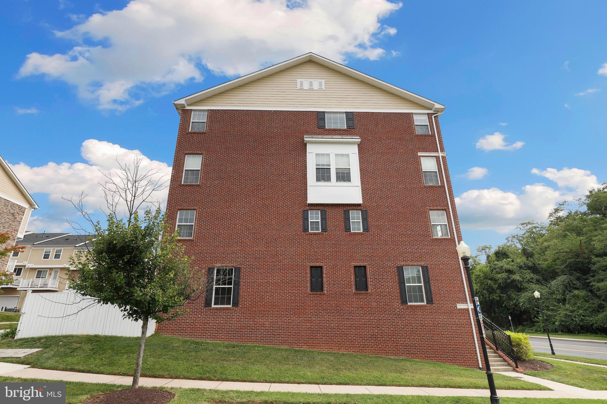 SUMMIT HALL RESERVE - Residential